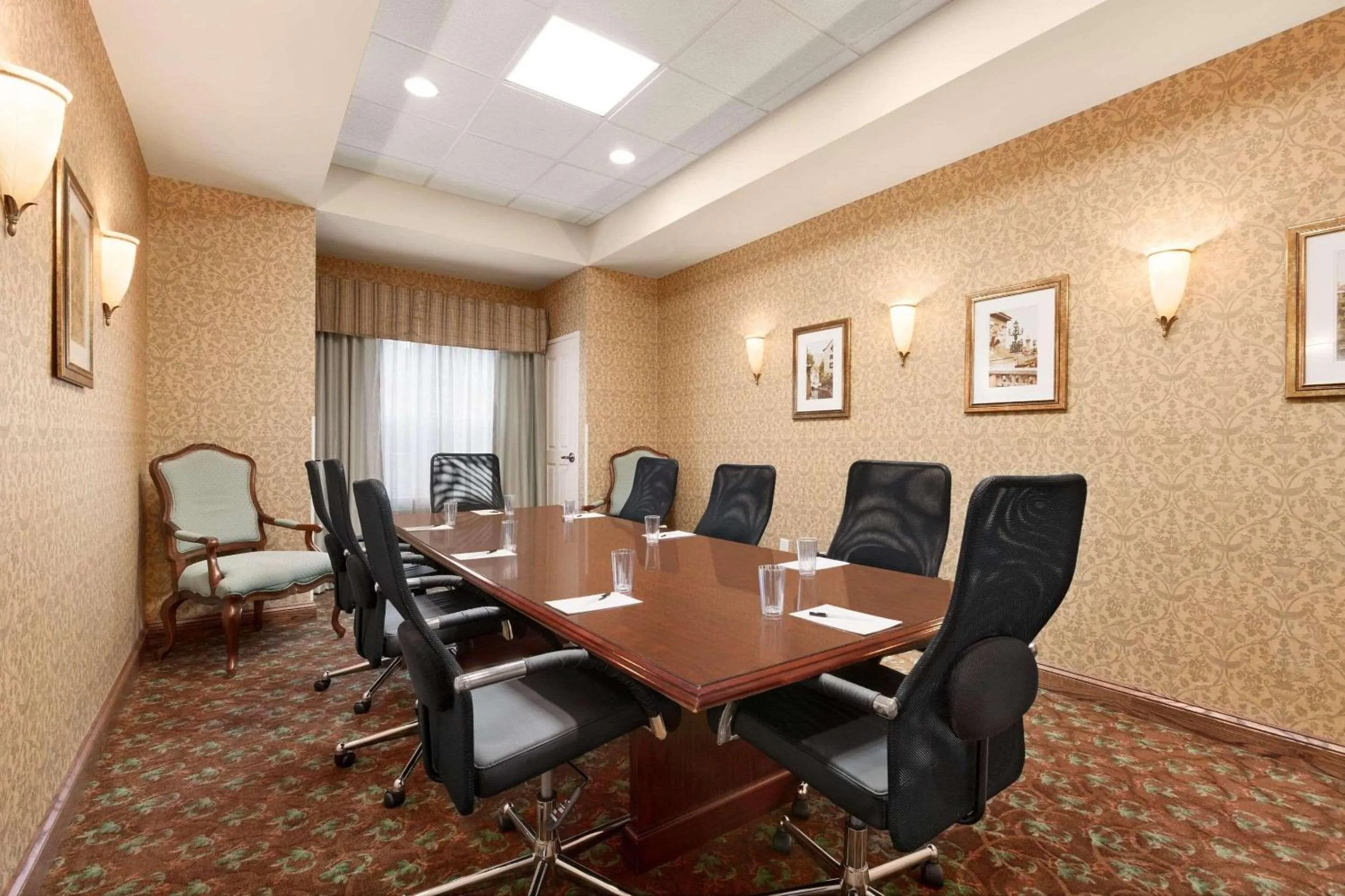 Meeting/conference room in Country Inn & Suites by Radisson, Asheville West near Biltmore