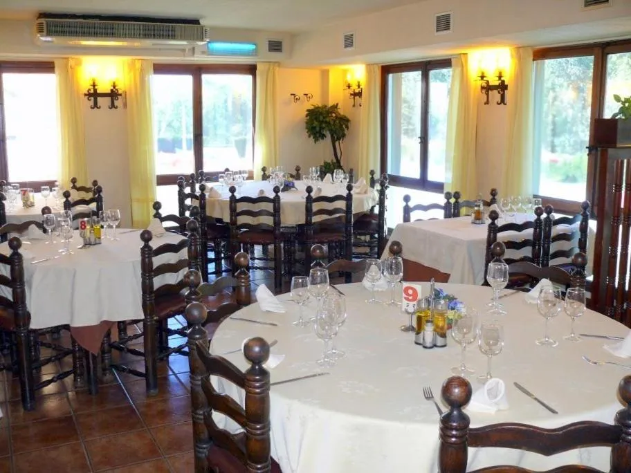 Restaurant/places to eat in Hotel Restaurante Las Galias