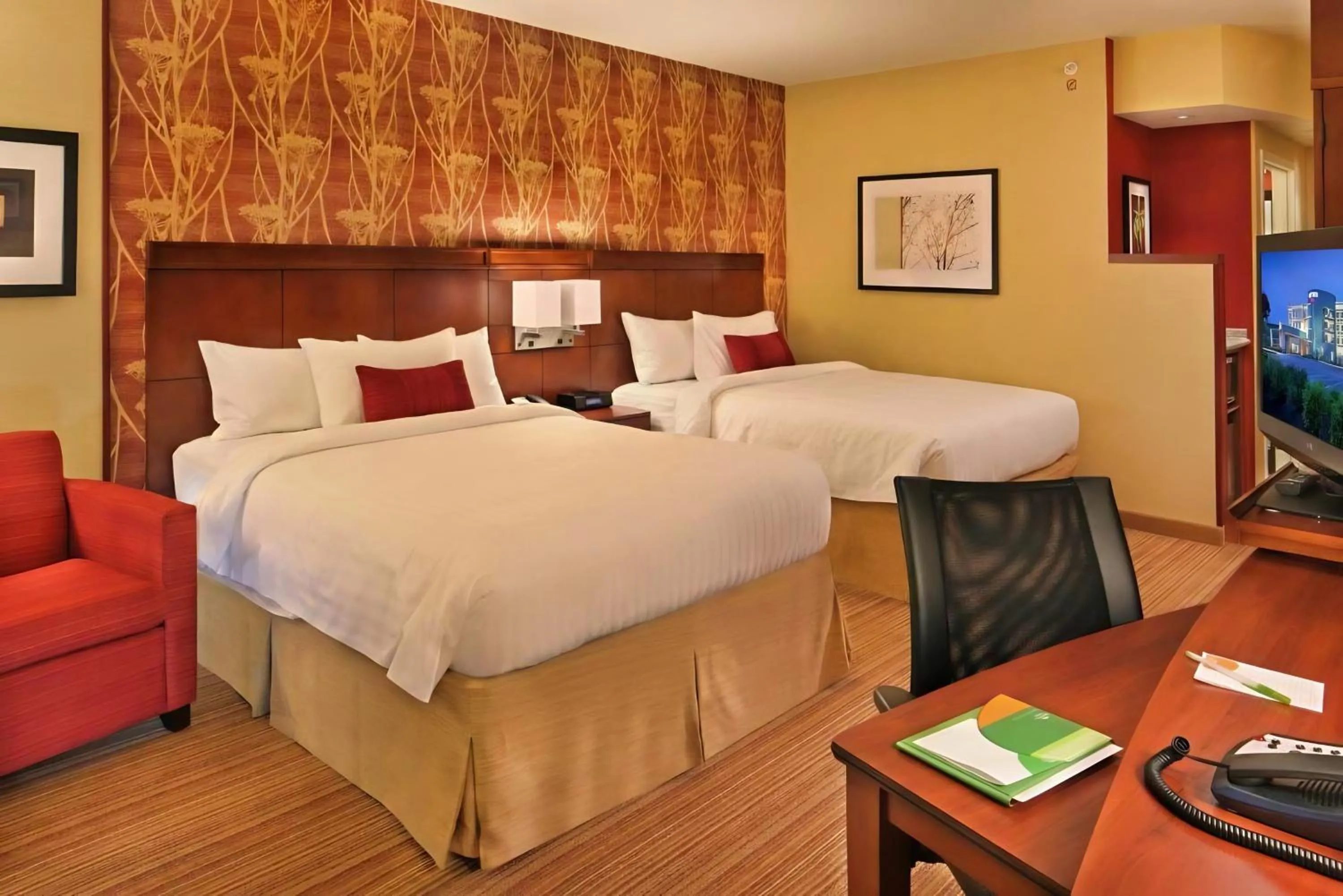 Bedroom, Bed in Courtyard Philadelphia Coatesville Exton