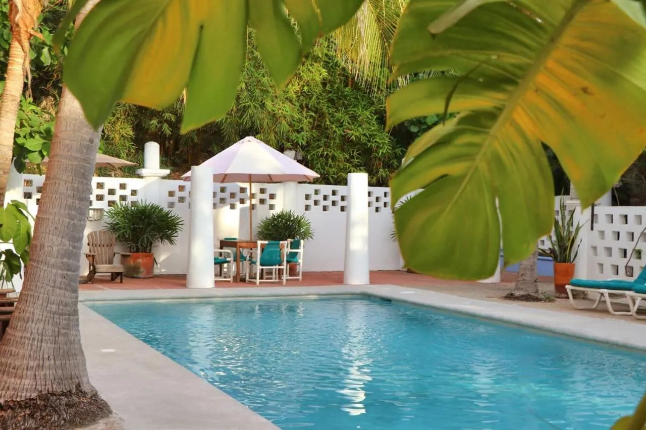 Swimming pool in Bungalows Santa Cruz