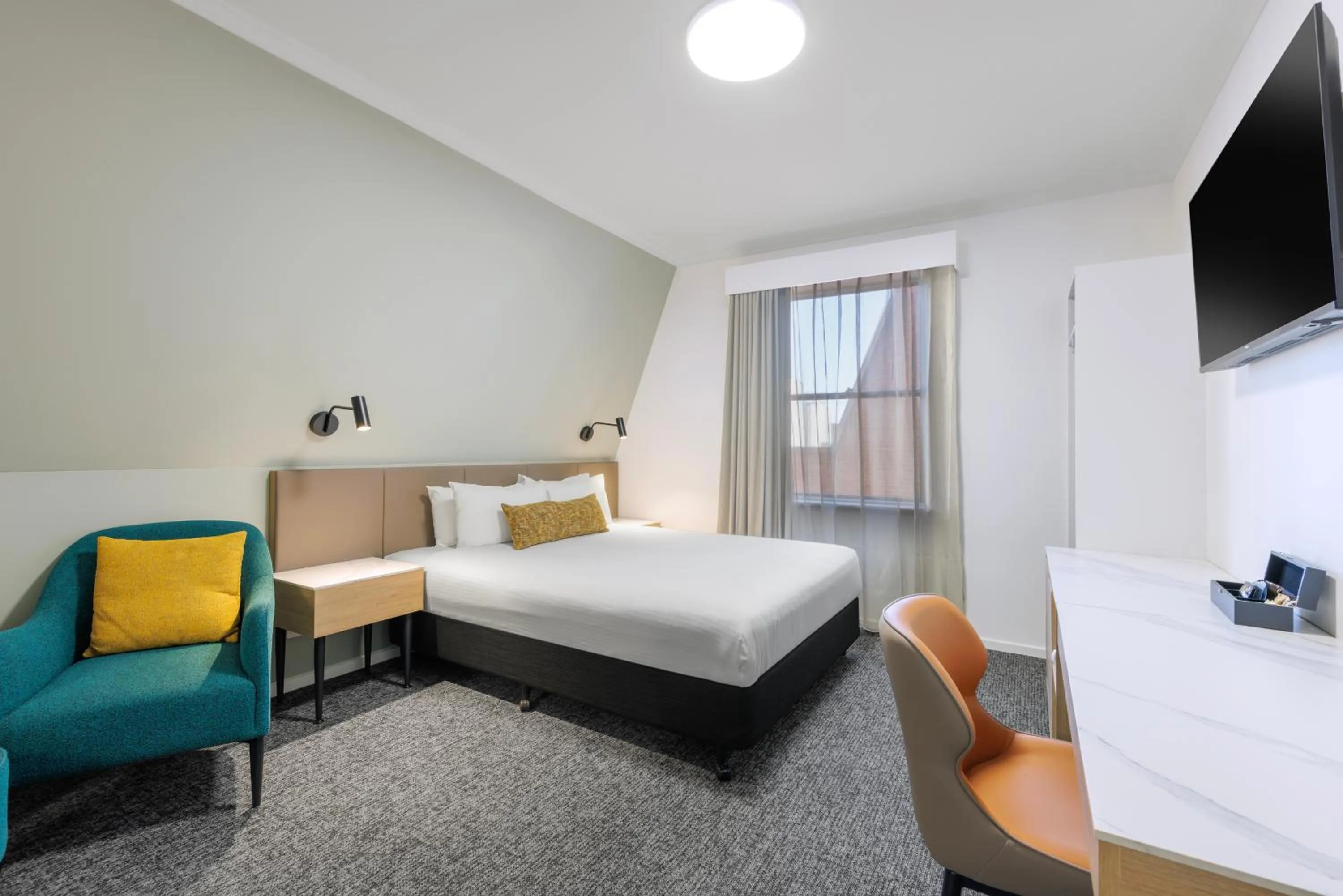 Bedroom, Bed in The Chancellor on Currie