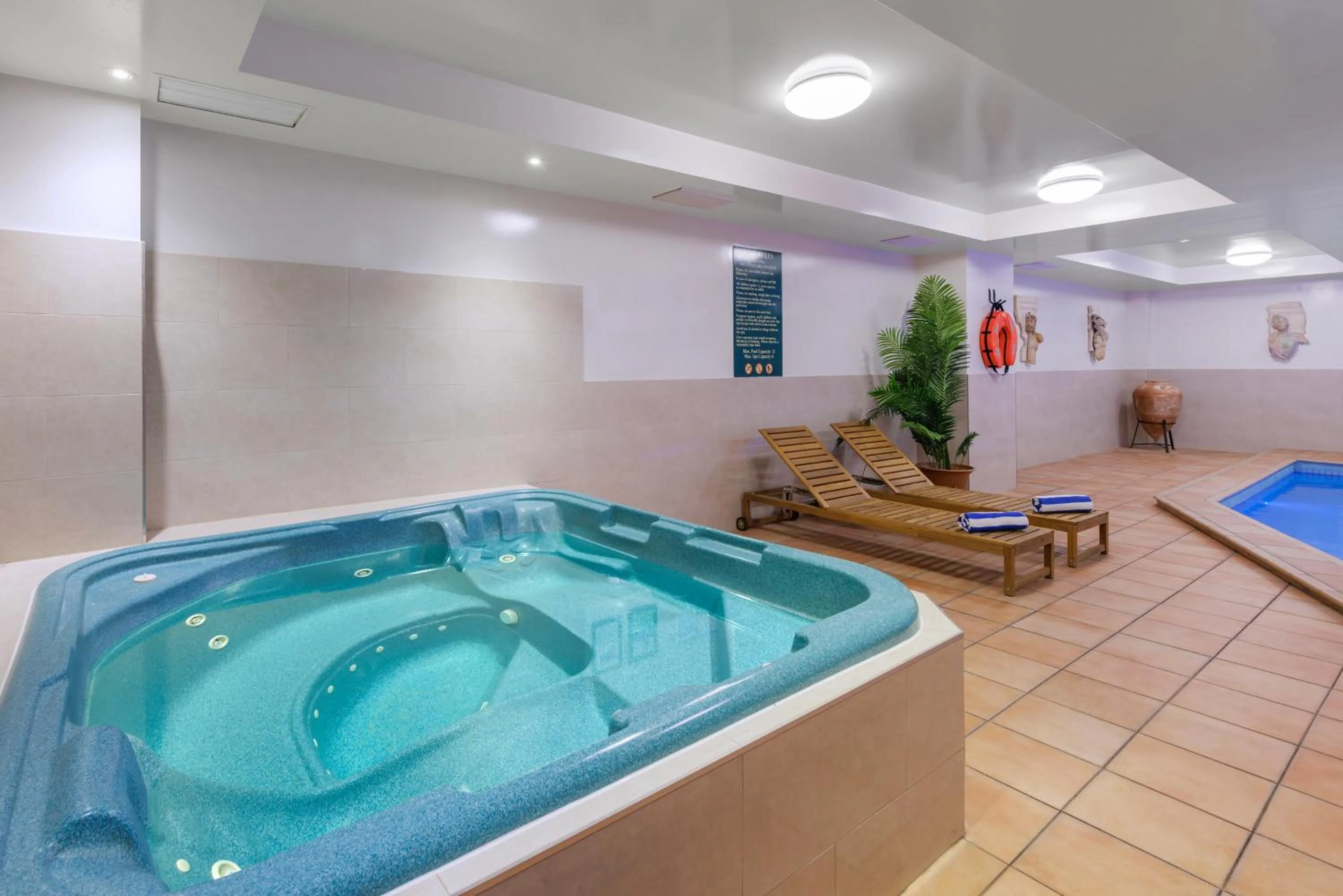 Hot Tub in The Chancellor on Currie