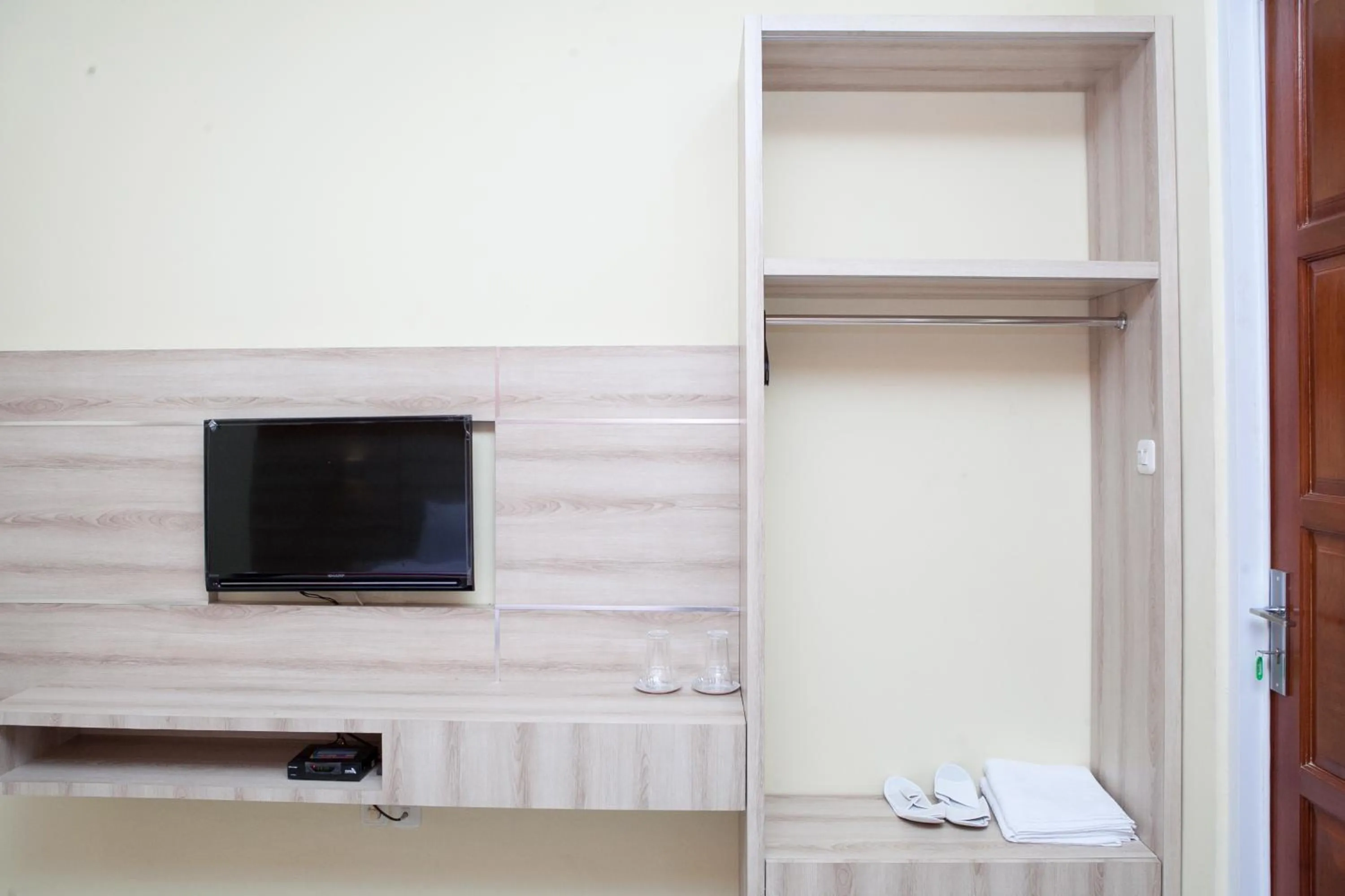 RedDoorz Plus near Pasundan University