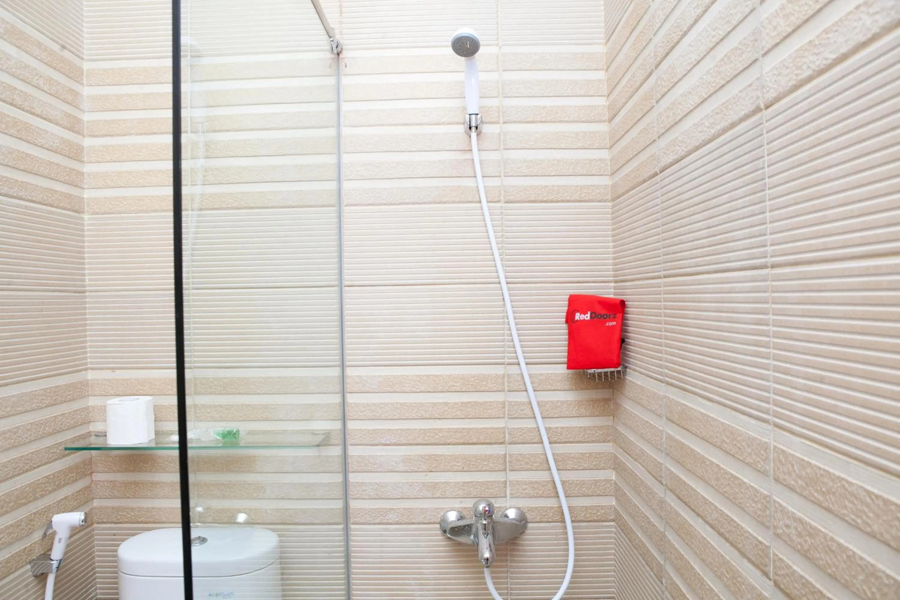 RedDoorz Plus near Pasundan University