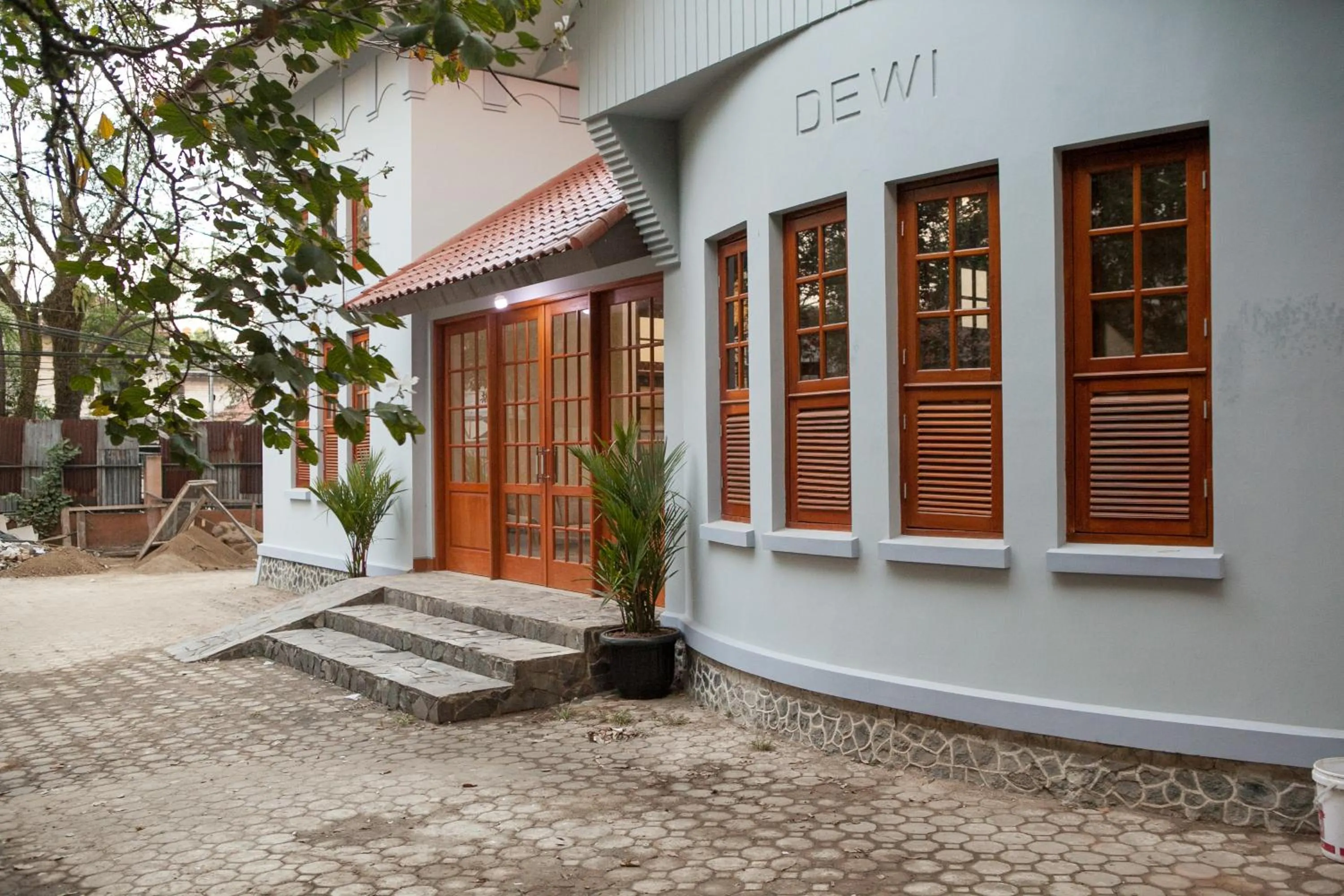 RedDoorz Plus near Pasundan University