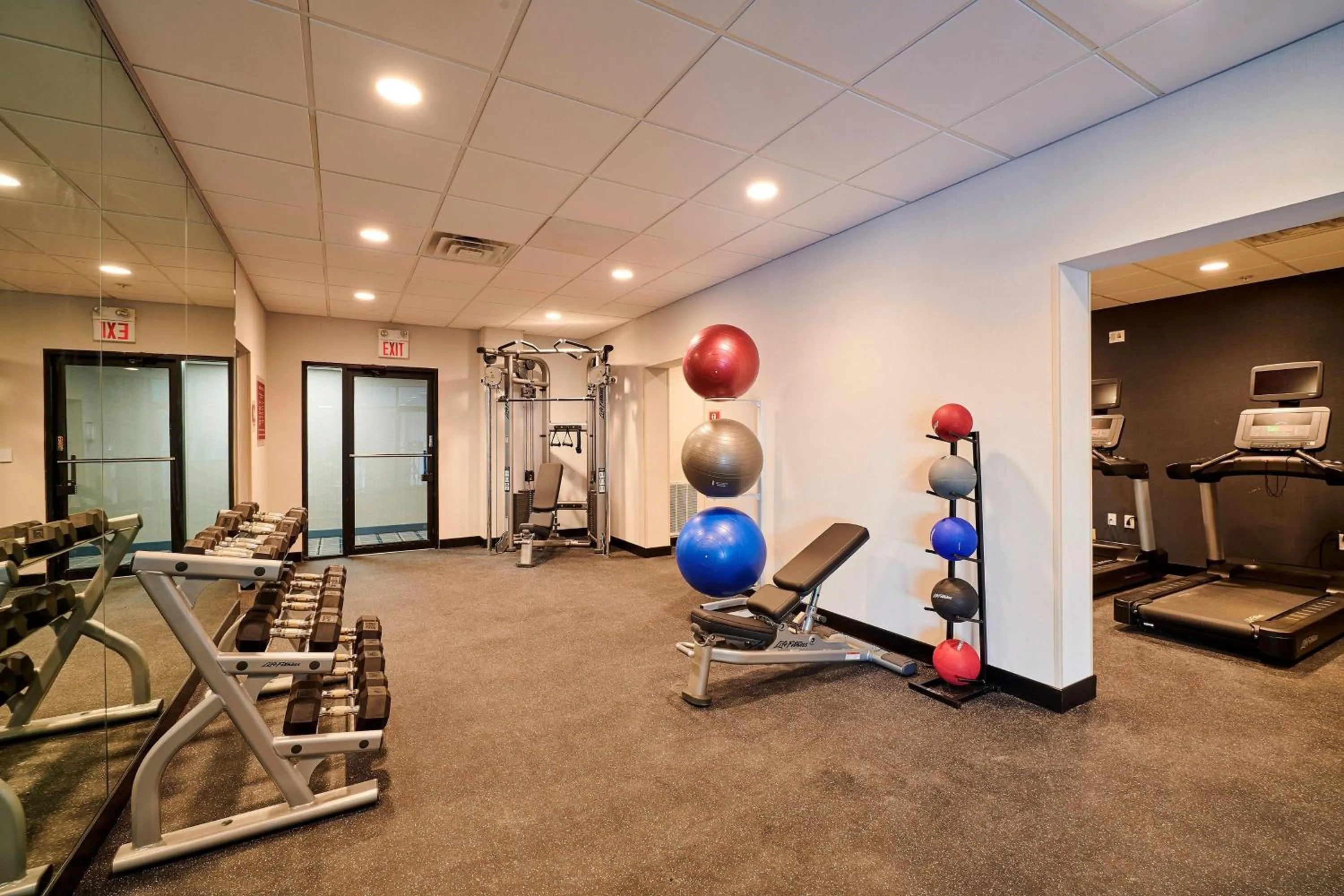 Fitness centre/facilities in Four Points by Sheraton Cleveland-Eastlake