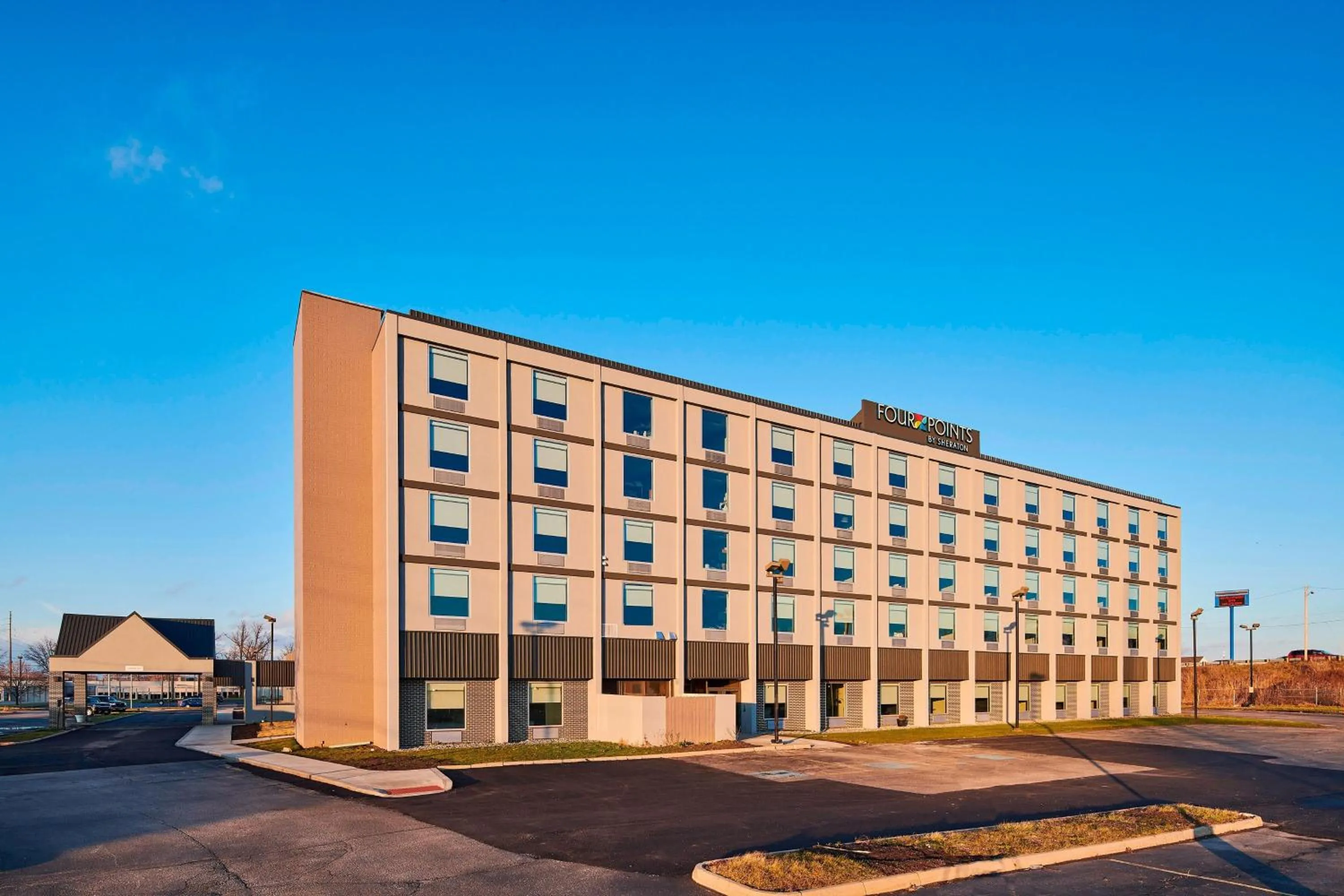 Property building in Four Points by Sheraton Cleveland-Eastlake