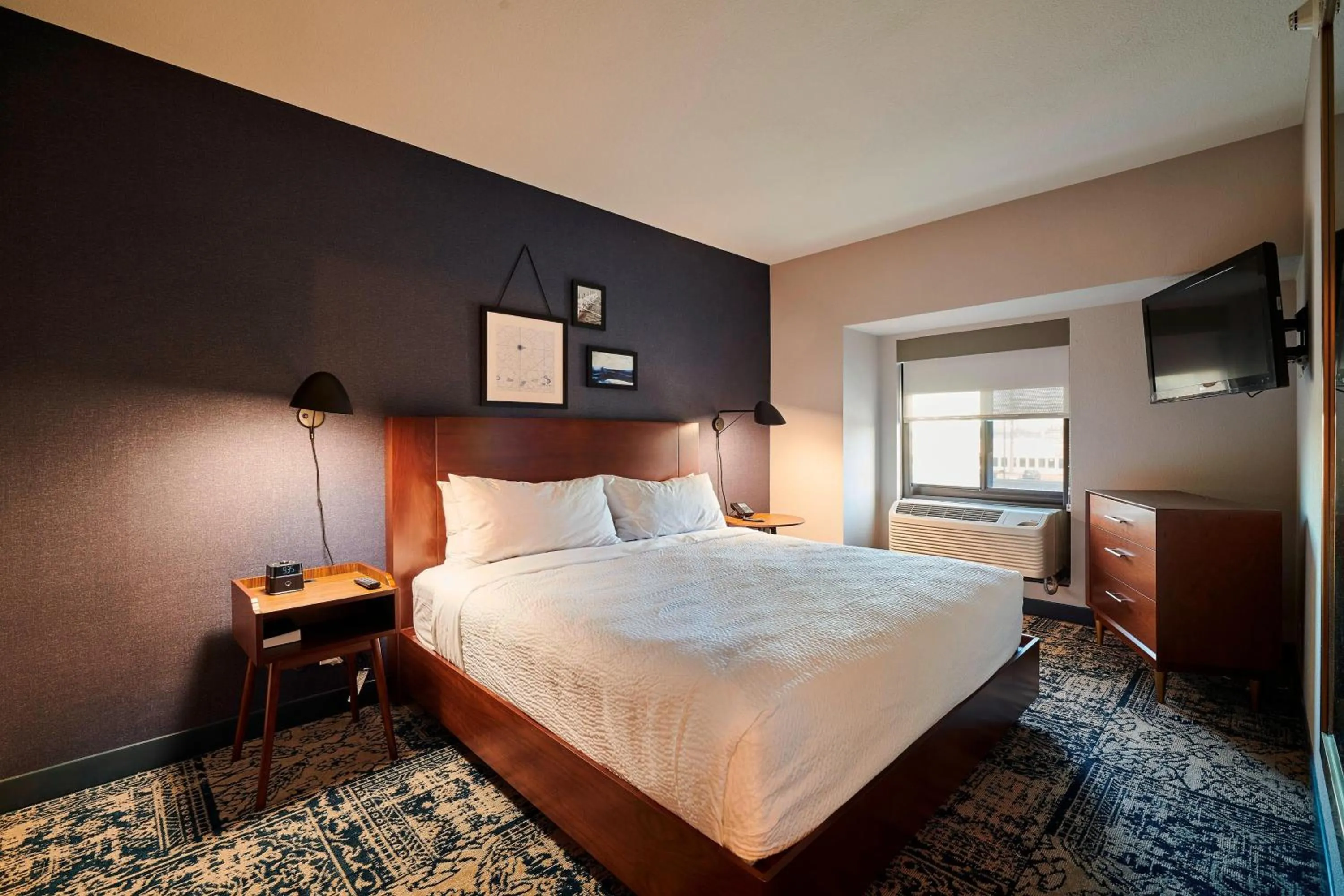 Bedroom, Bed in Four Points by Sheraton Cleveland-Eastlake