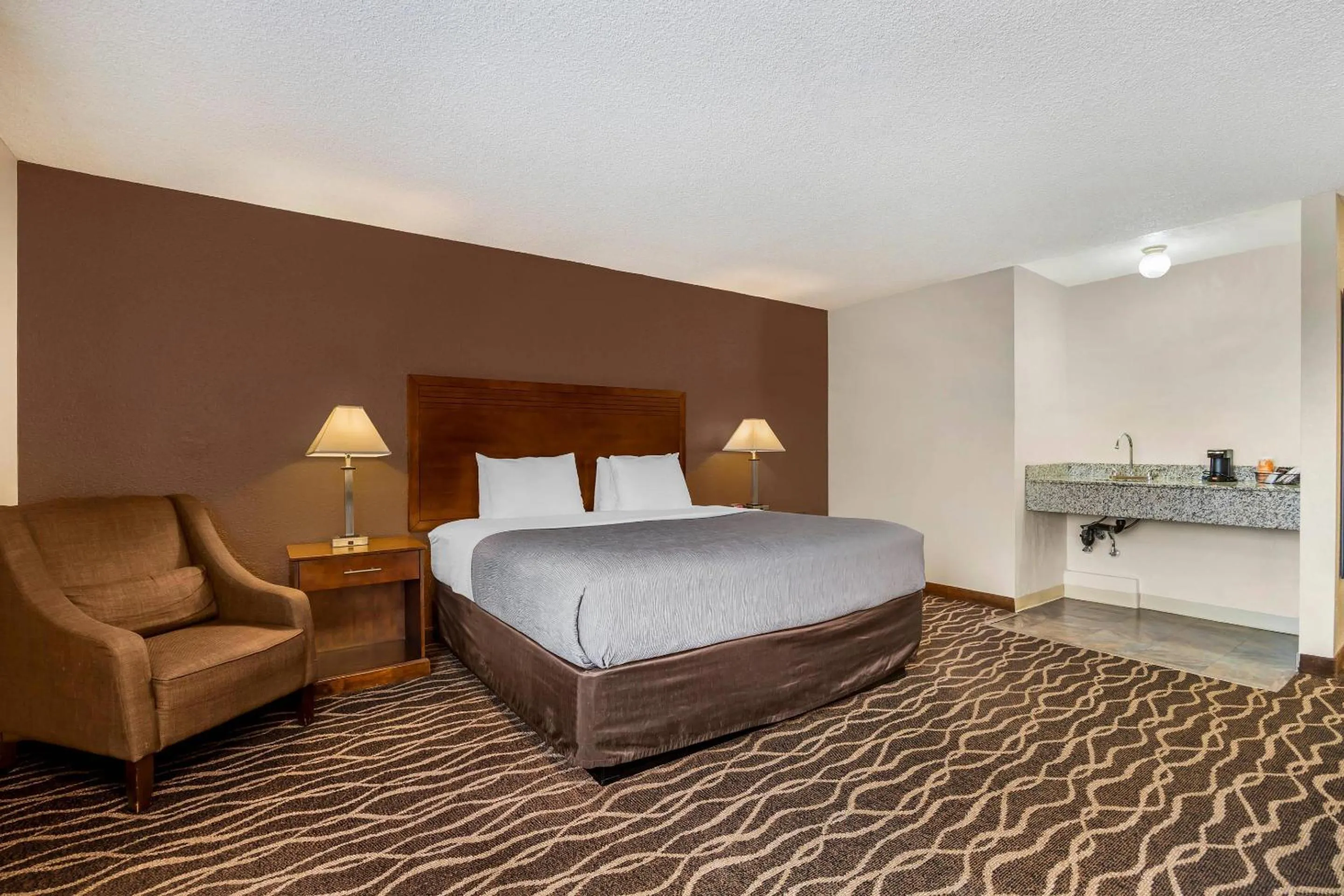 Bedroom, Bed in Quality Inn Umatilla - Hermiston