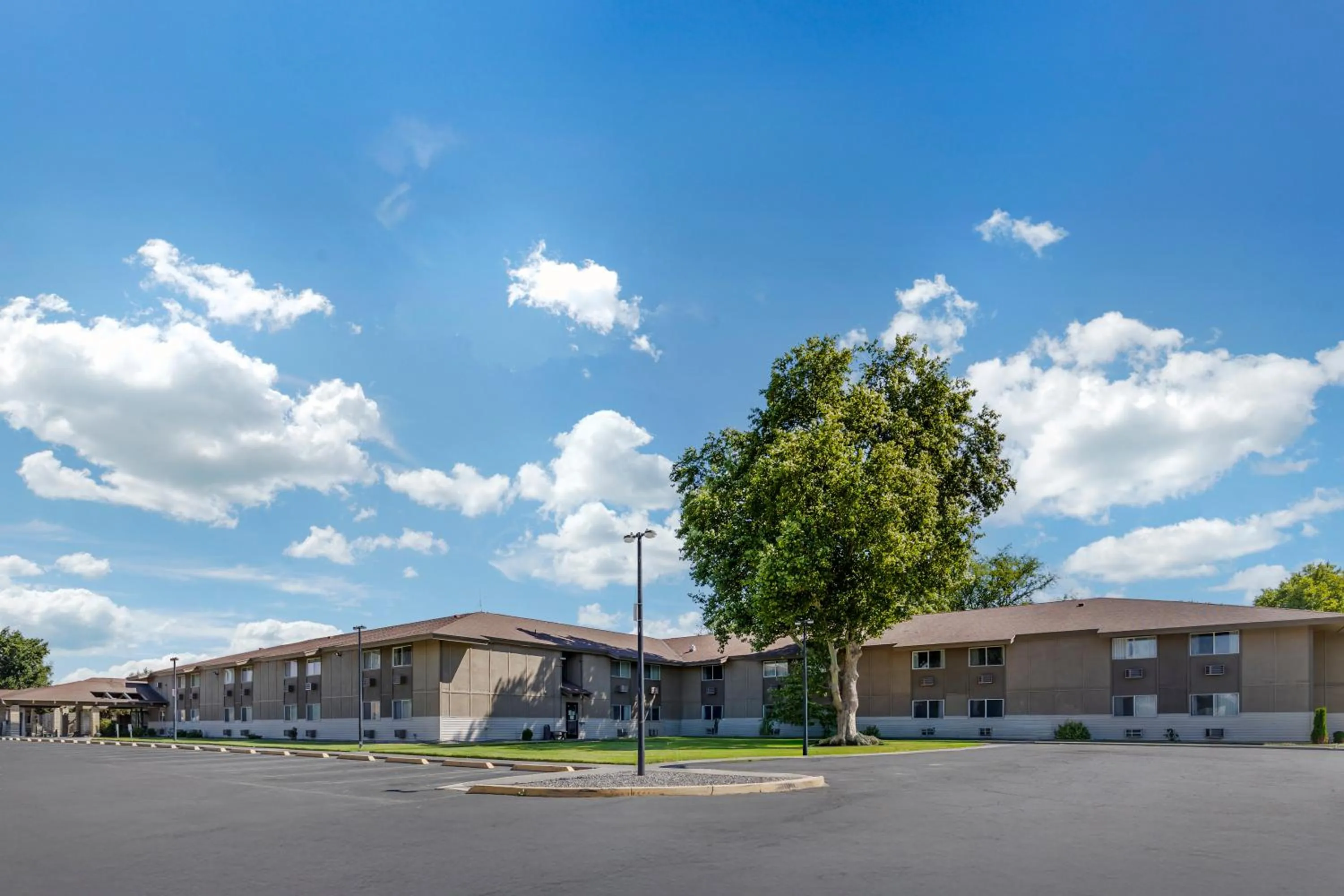 Property building in Quality Inn Umatilla - Hermiston