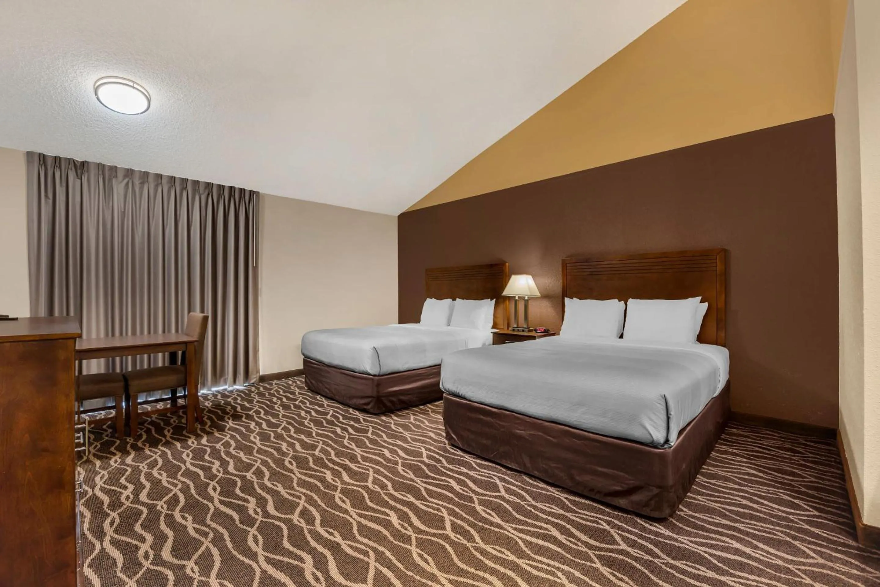 Bedroom, Bed in Quality Inn Umatilla - Hermiston