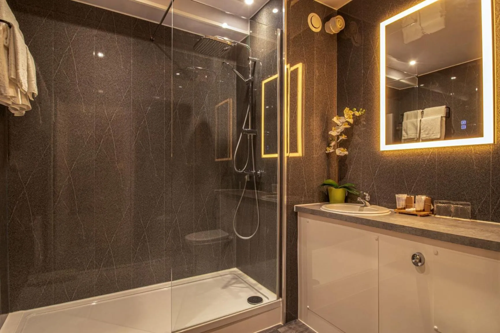 Bathroom in Hollins Hall Hotel, Golf & Country Club