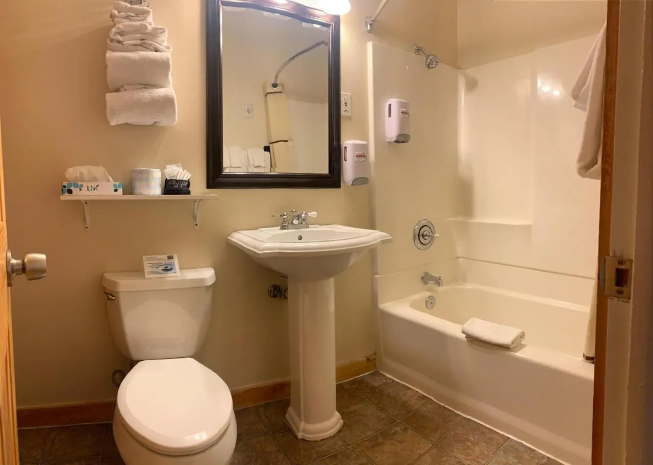 Shower in Discovery Lodge