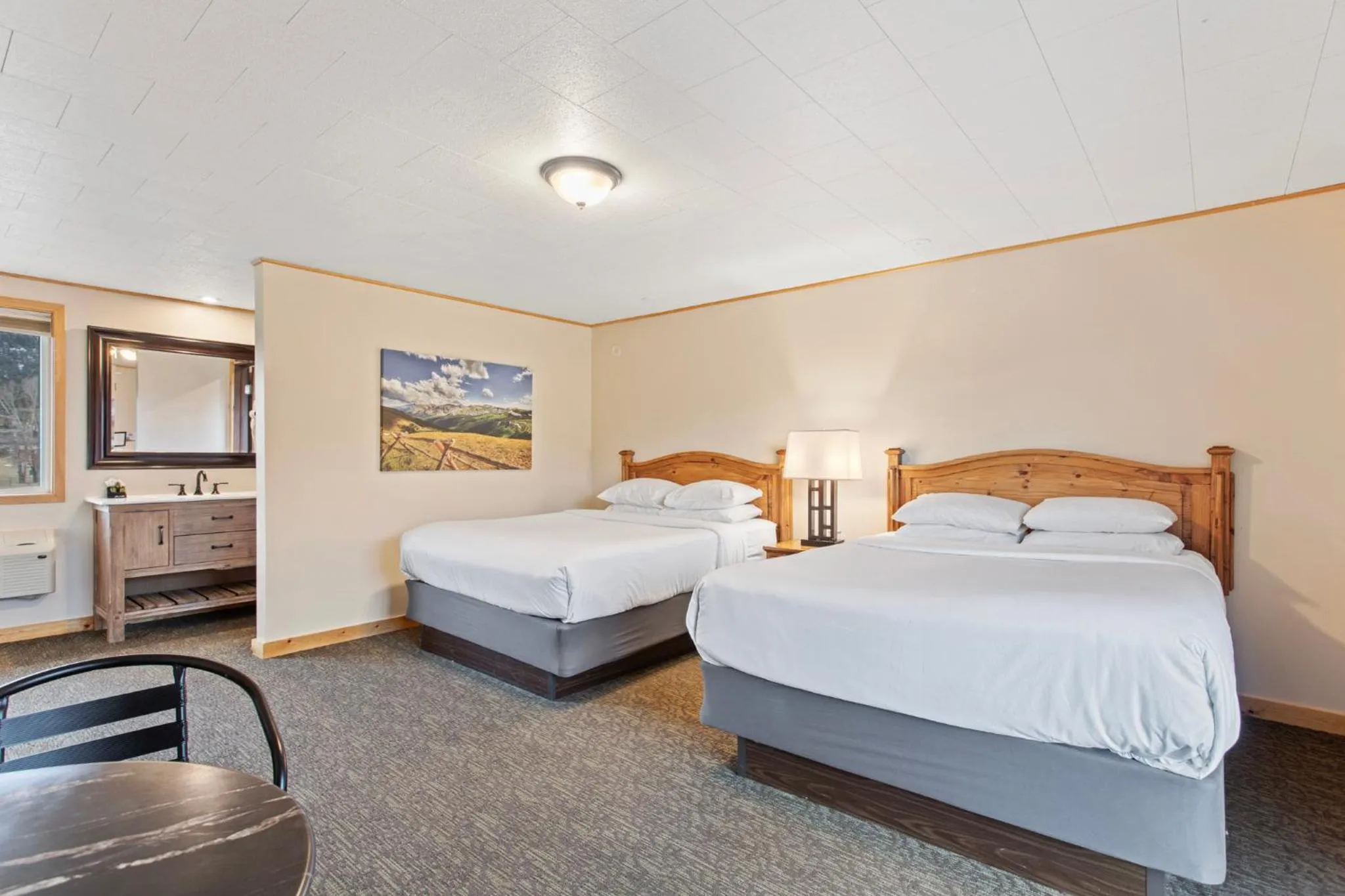 Bedroom, Bed in Discovery Lodge