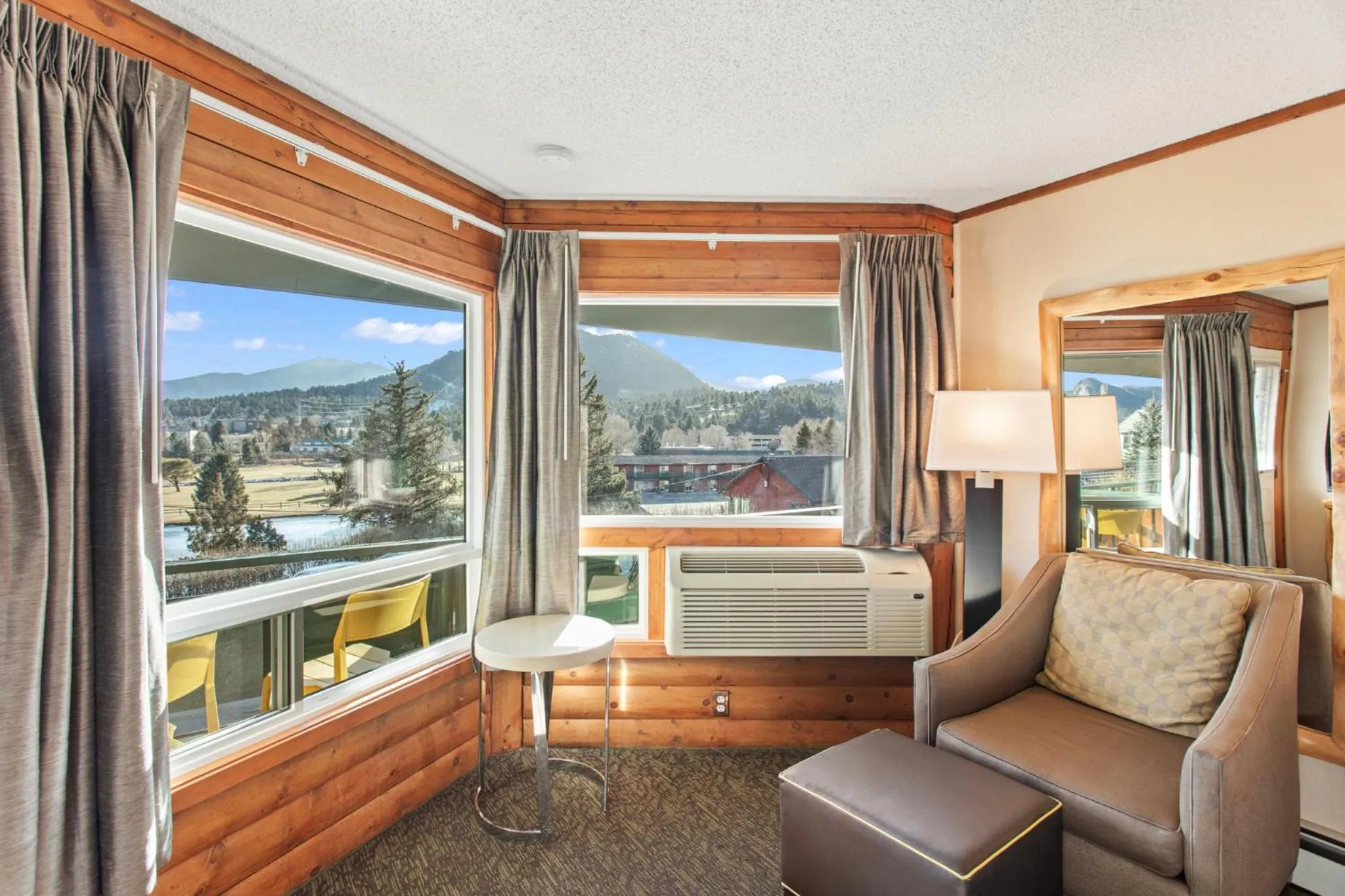 Mountain view in Discovery Lodge