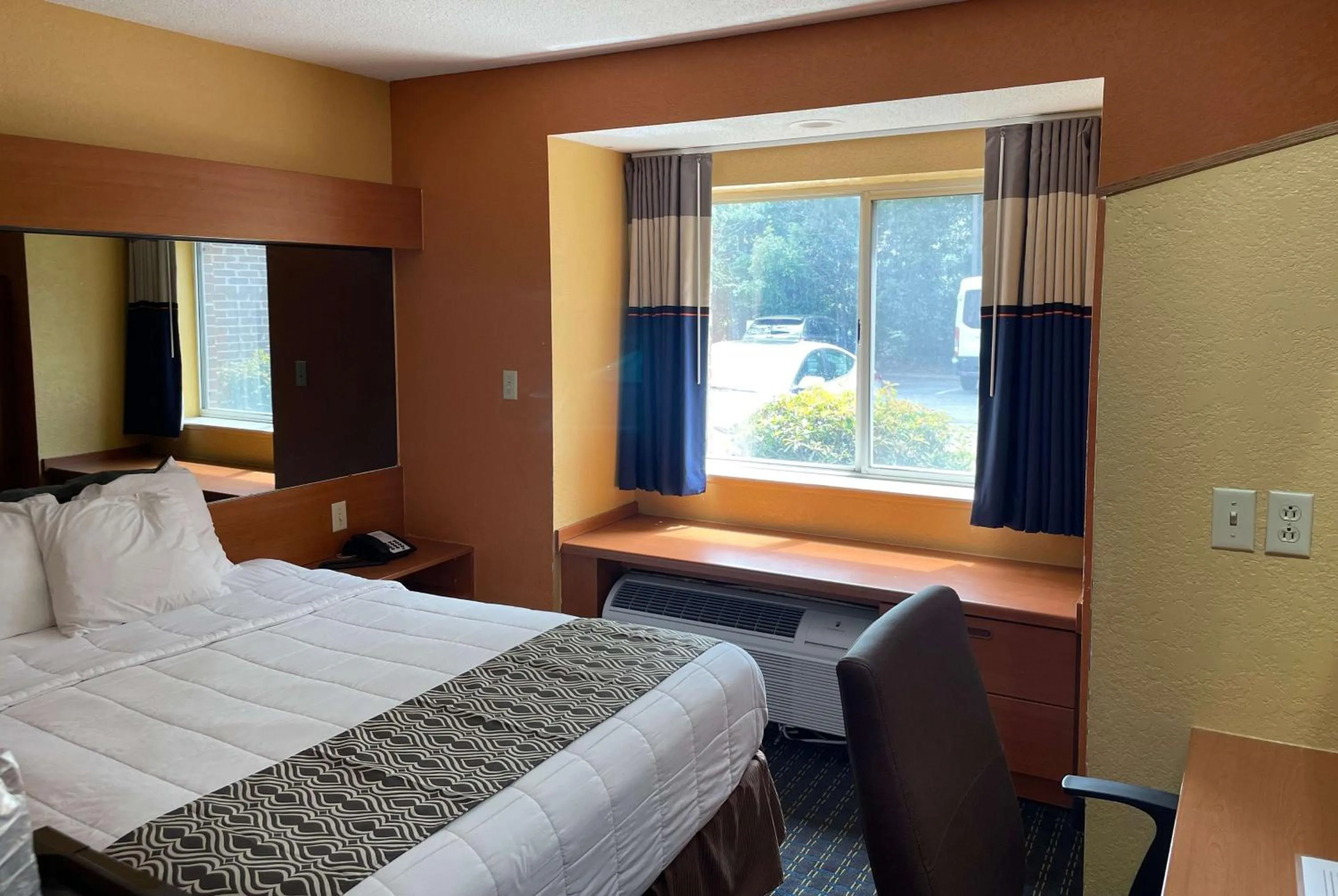 Bedroom, Bed in Microtel Inn & Suites Newport News