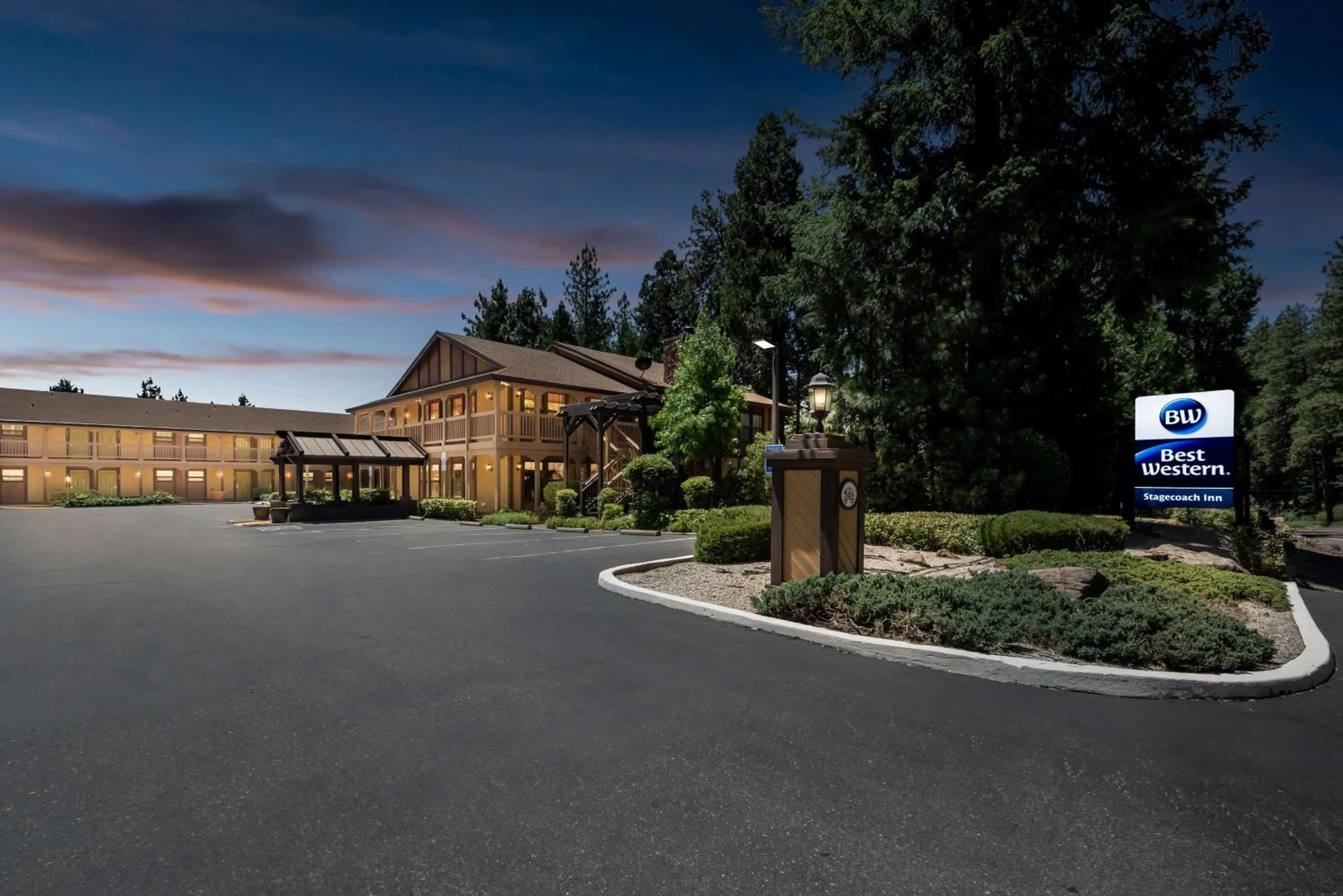 Property building in Best Western Stagecoach Inn