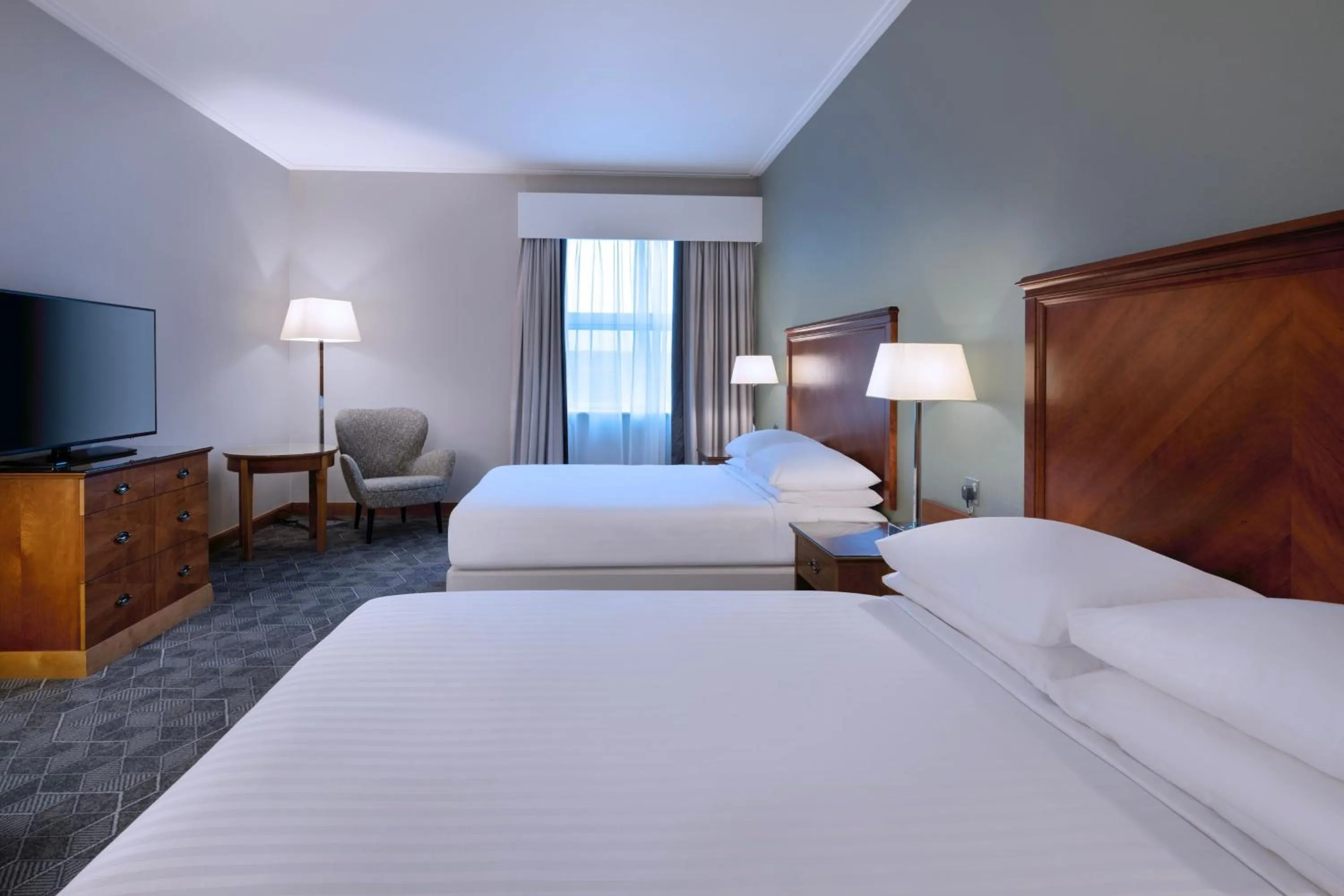 Photo of the whole room, Bed in Delta Hotels by Marriott Bexleyheath