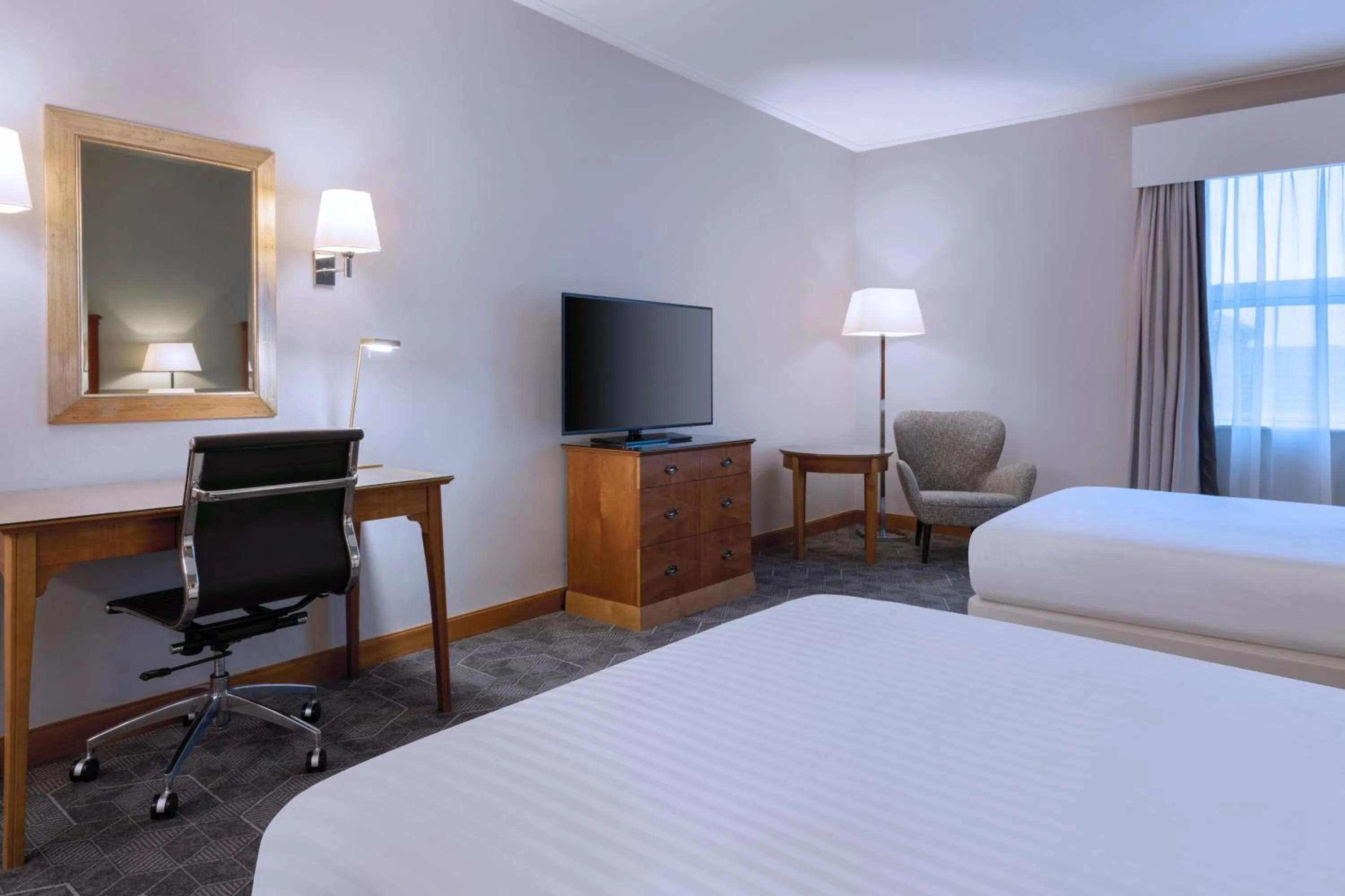 Photo of the whole room, Bed in Delta Hotels by Marriott Bexleyheath