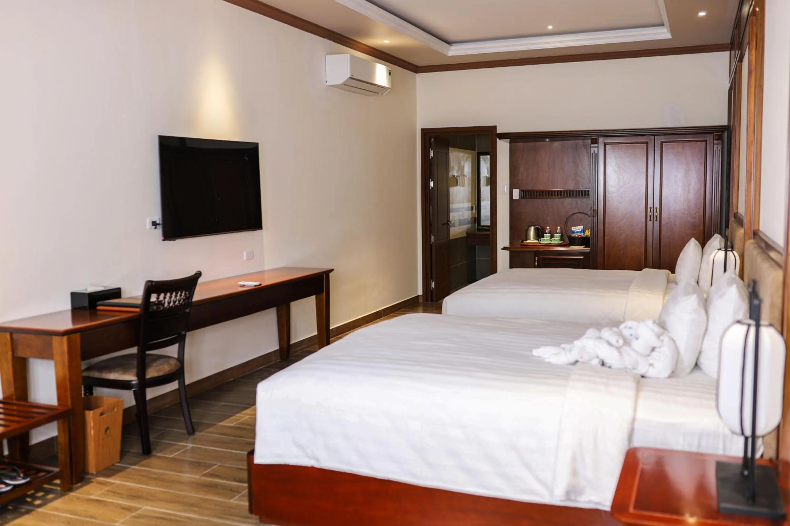 Bed in Phuong Nam Resort