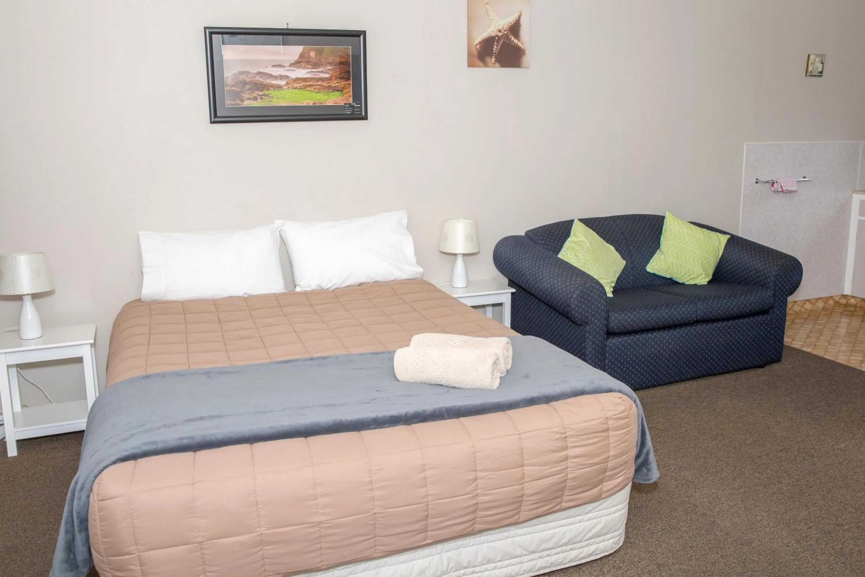 Bed in Greymouth Motel