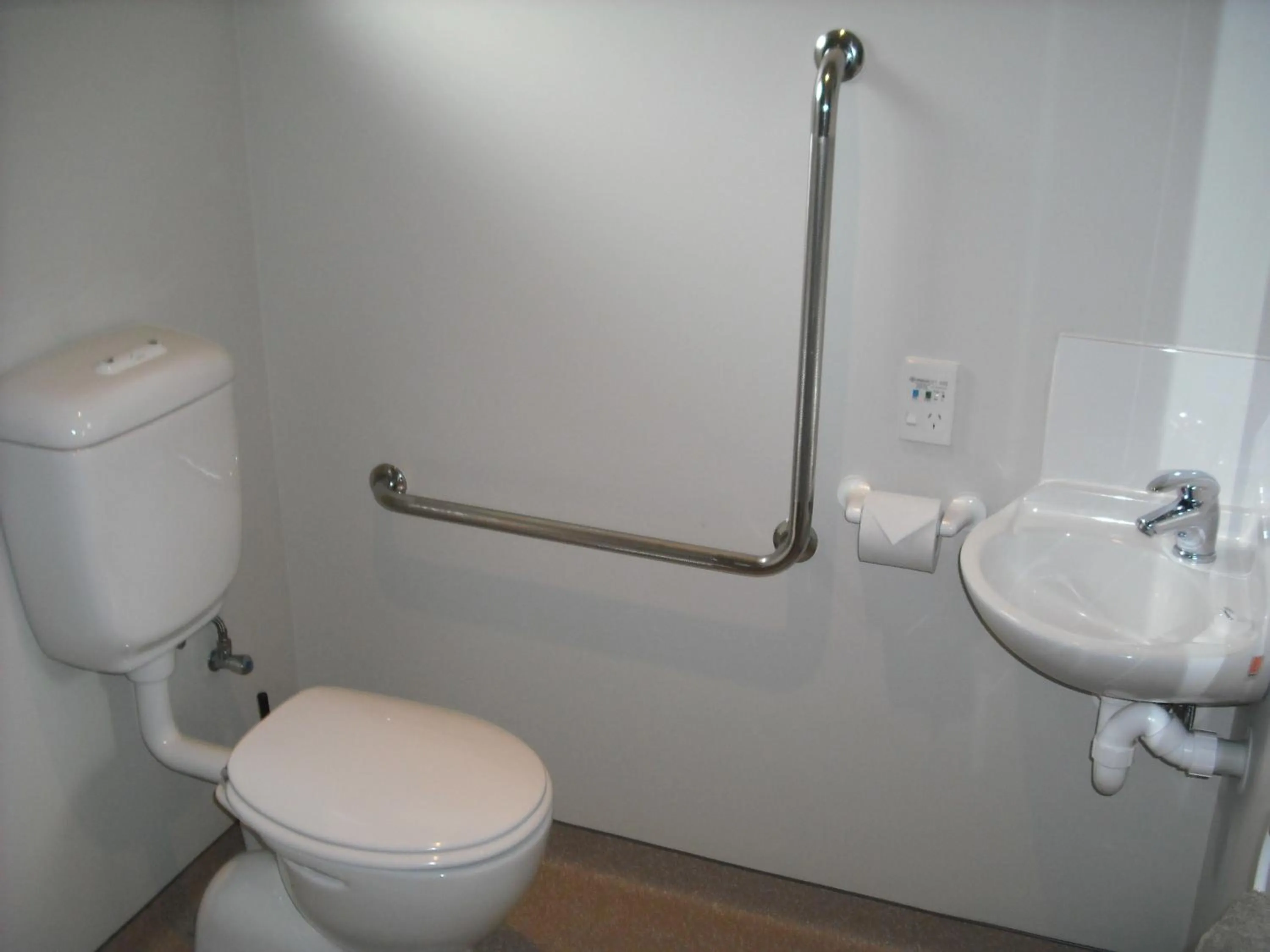 Toilet in Greymouth Motel