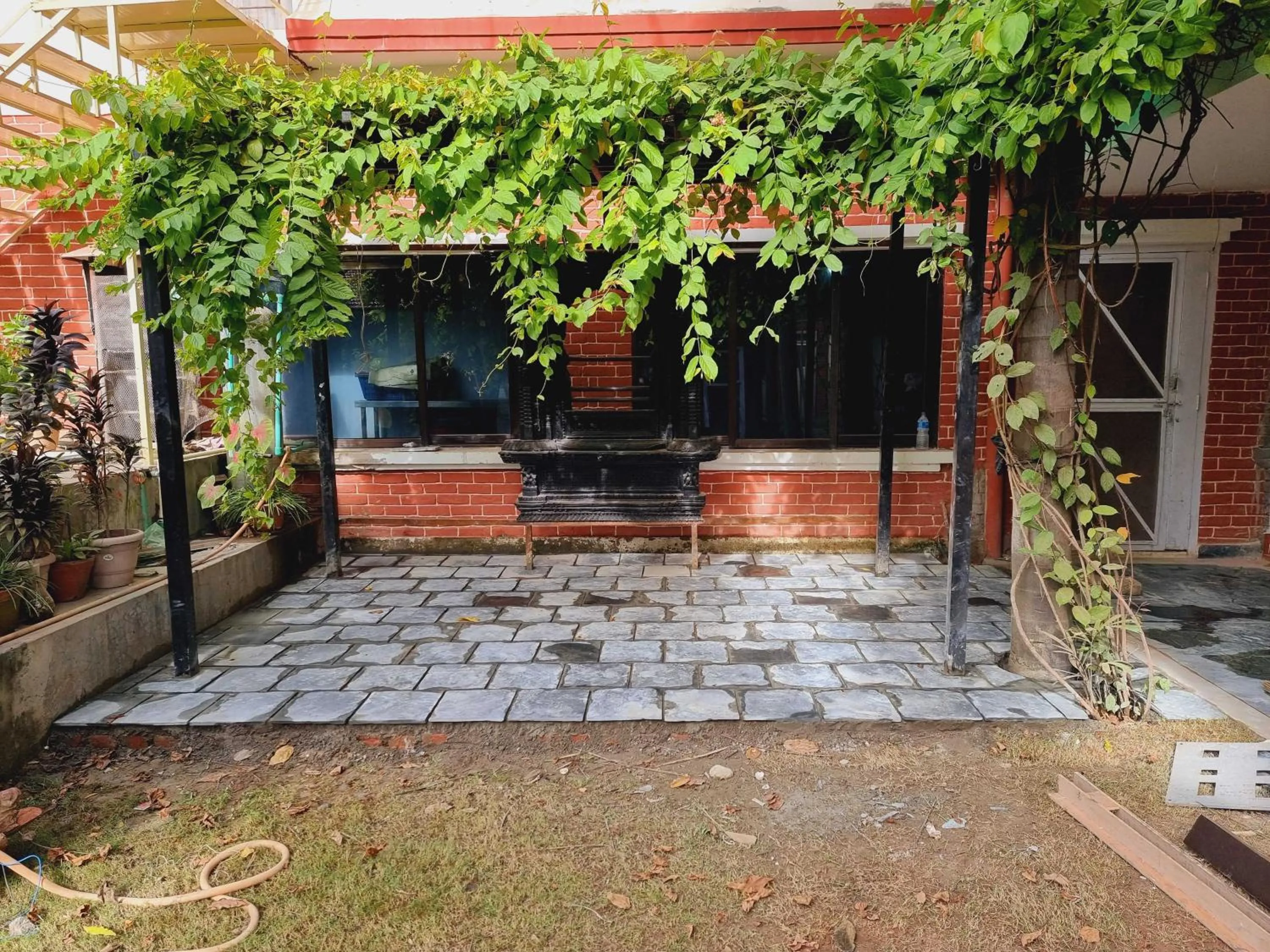 Restaurant/places to eat in Hotel Ananda Inn