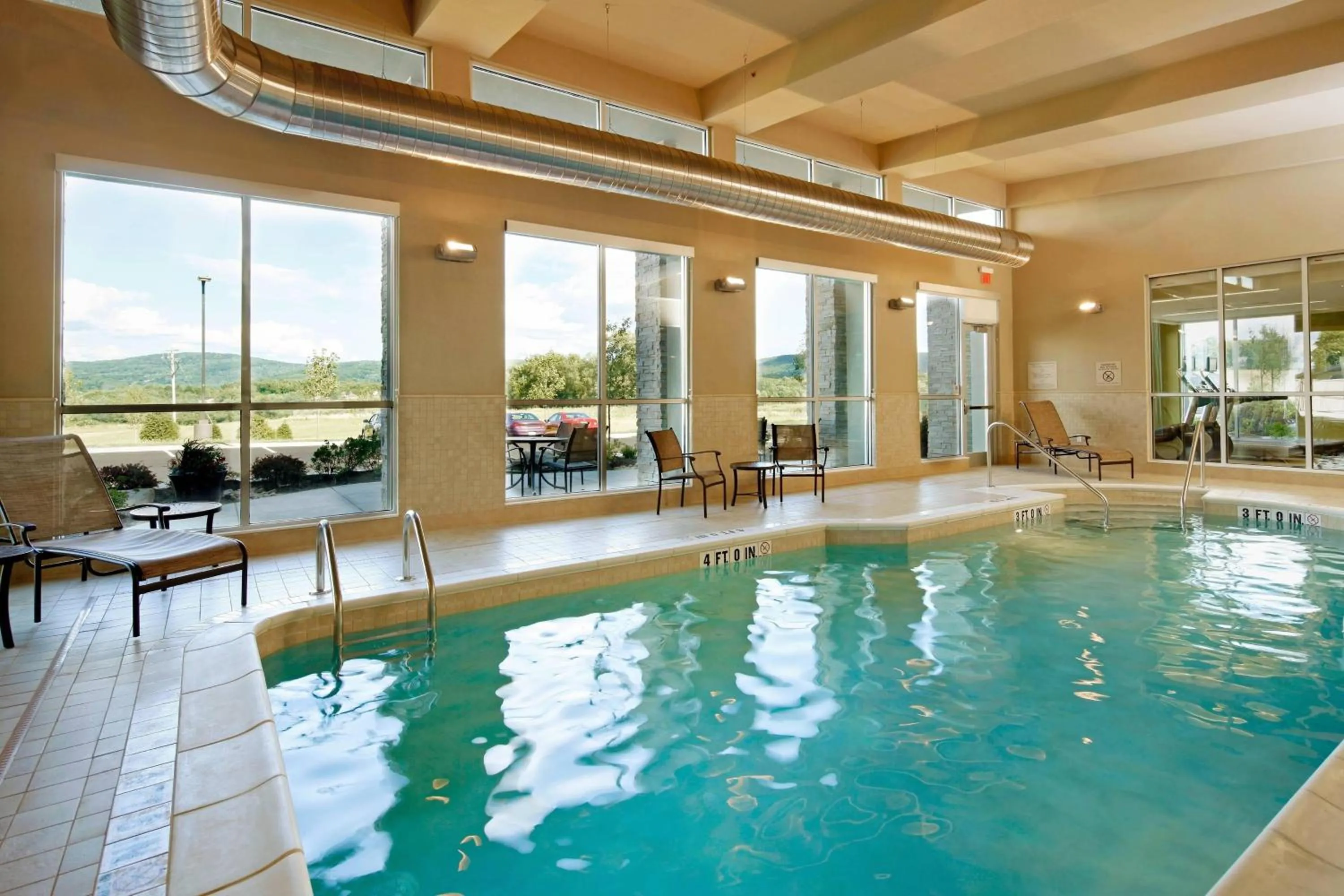 Swimming pool in SpringHill Suites by Marriott Pittsburgh Latrobe