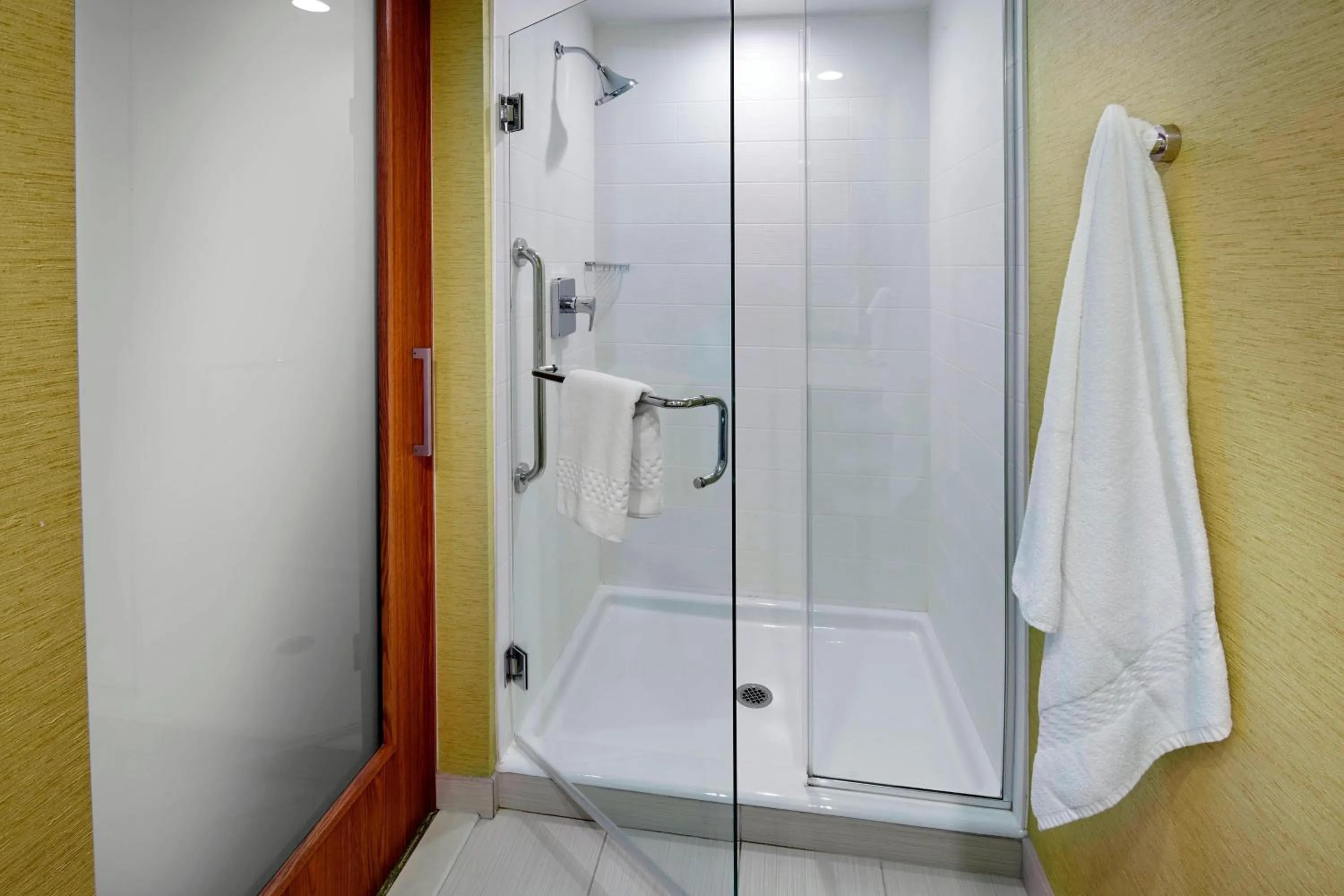 Bathroom in SpringHill Suites by Marriott Pittsburgh Latrobe