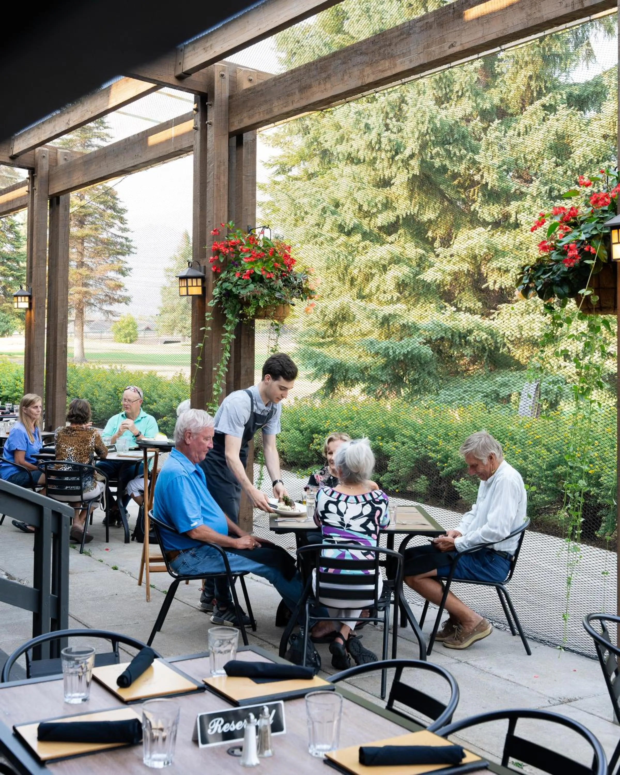 Restaurant/places to eat in Grouse Mountain Lodge