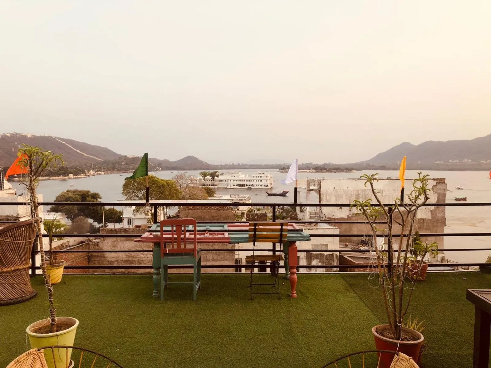 Restaurant/places to eat in The Hostel Crown