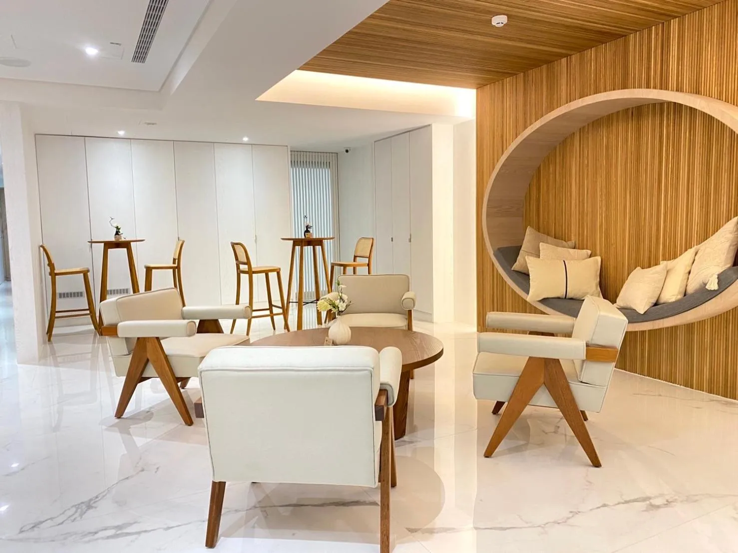 Communal lounge/ TV room in suye hotel