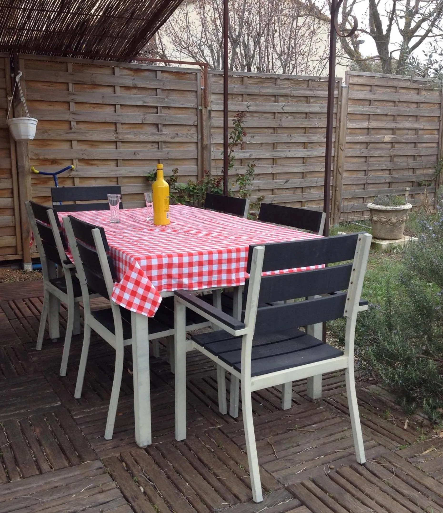 Property building in le lutin sur le toit