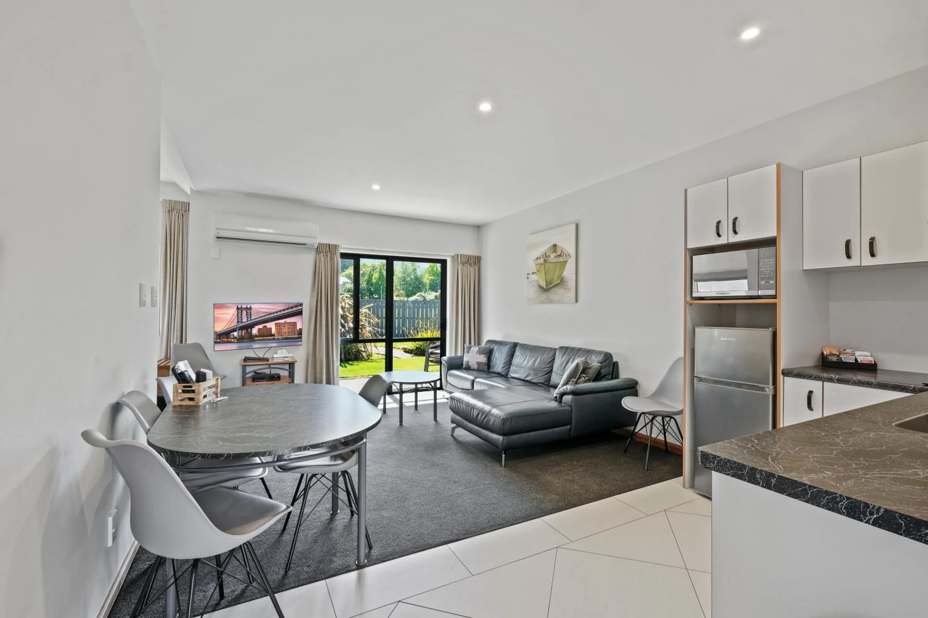 Patio, Bed in Hanmer Springs Scenic Views Motel