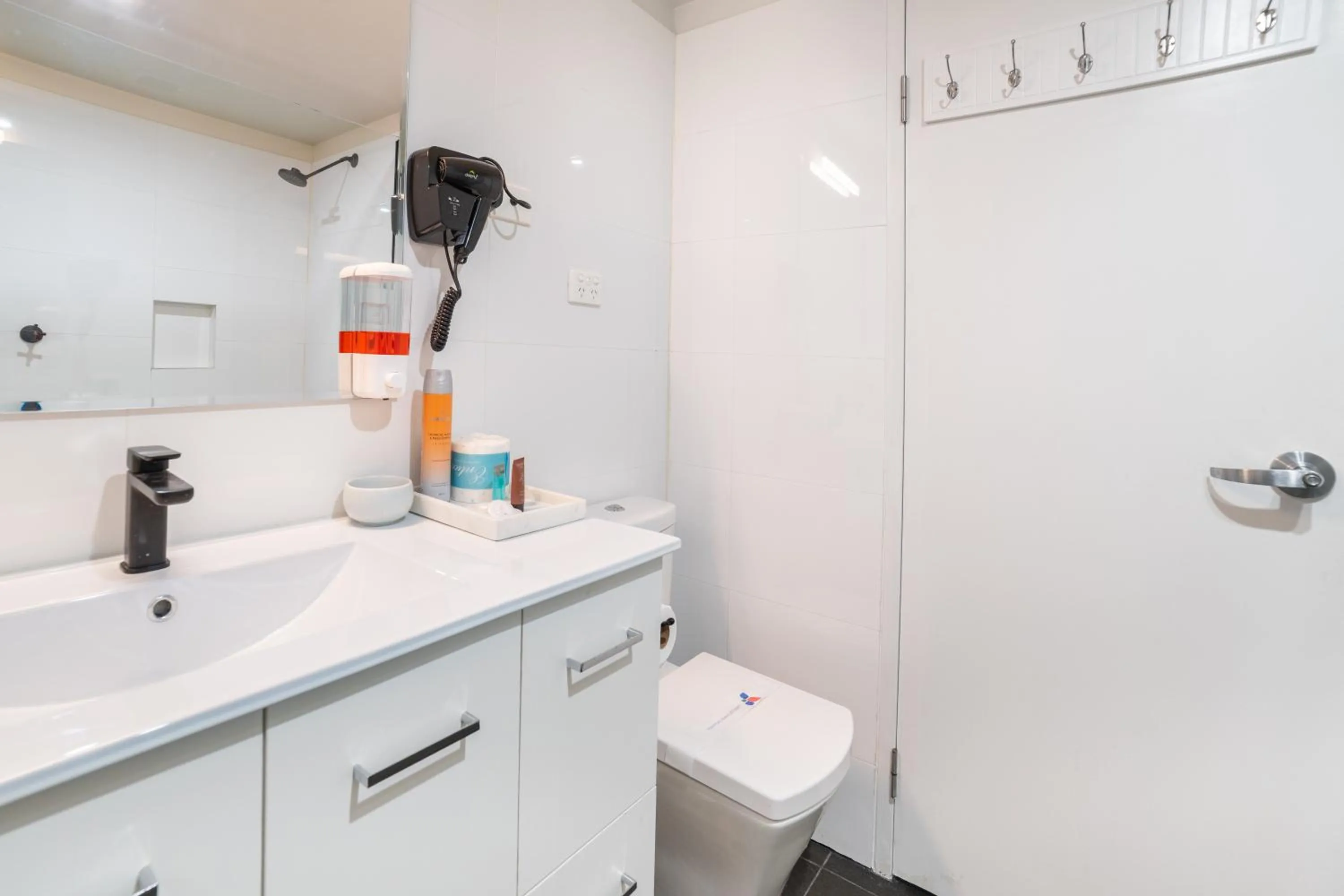 Toilet in Bankstown Motel 10