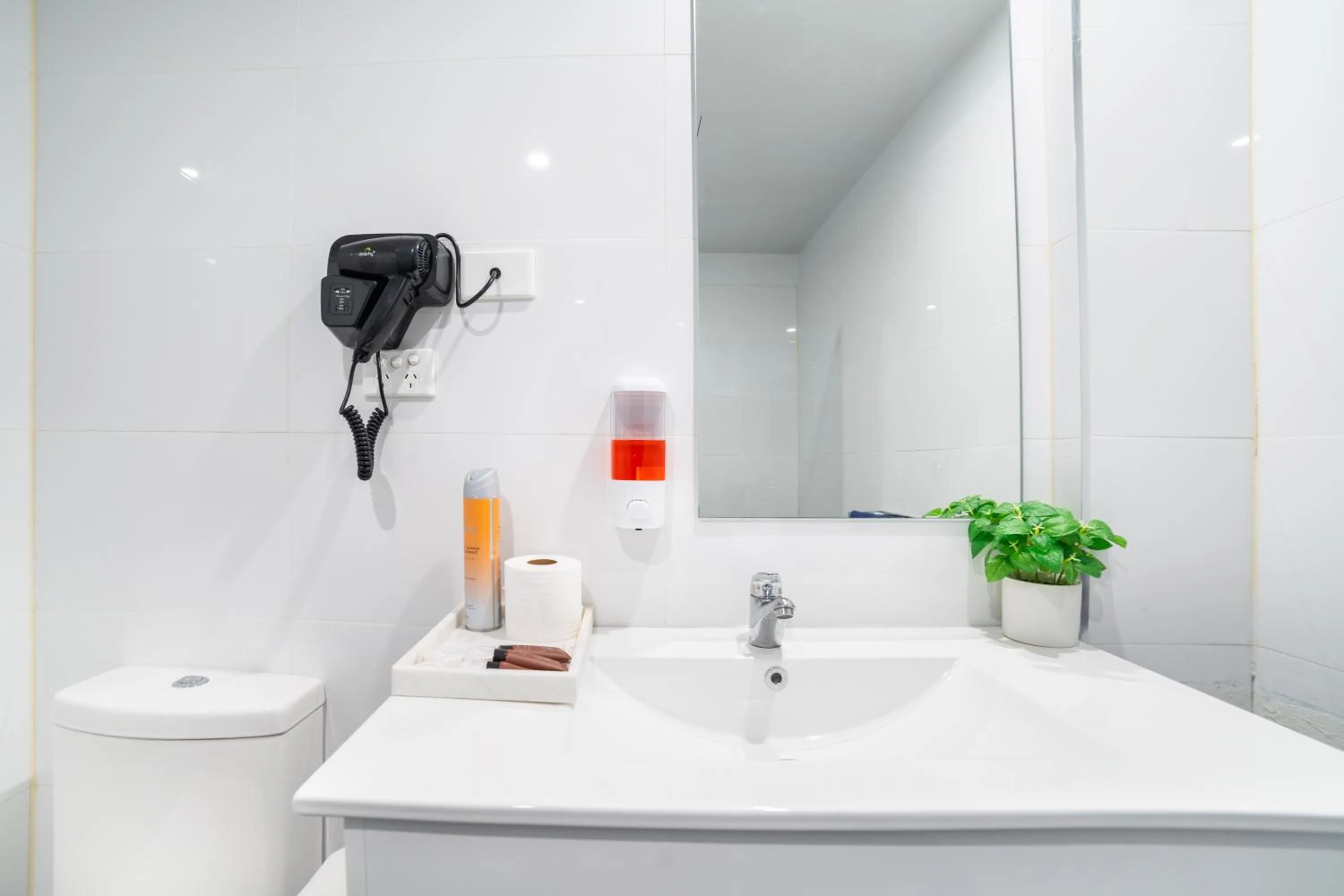 Bathroom in Bankstown Motel 10