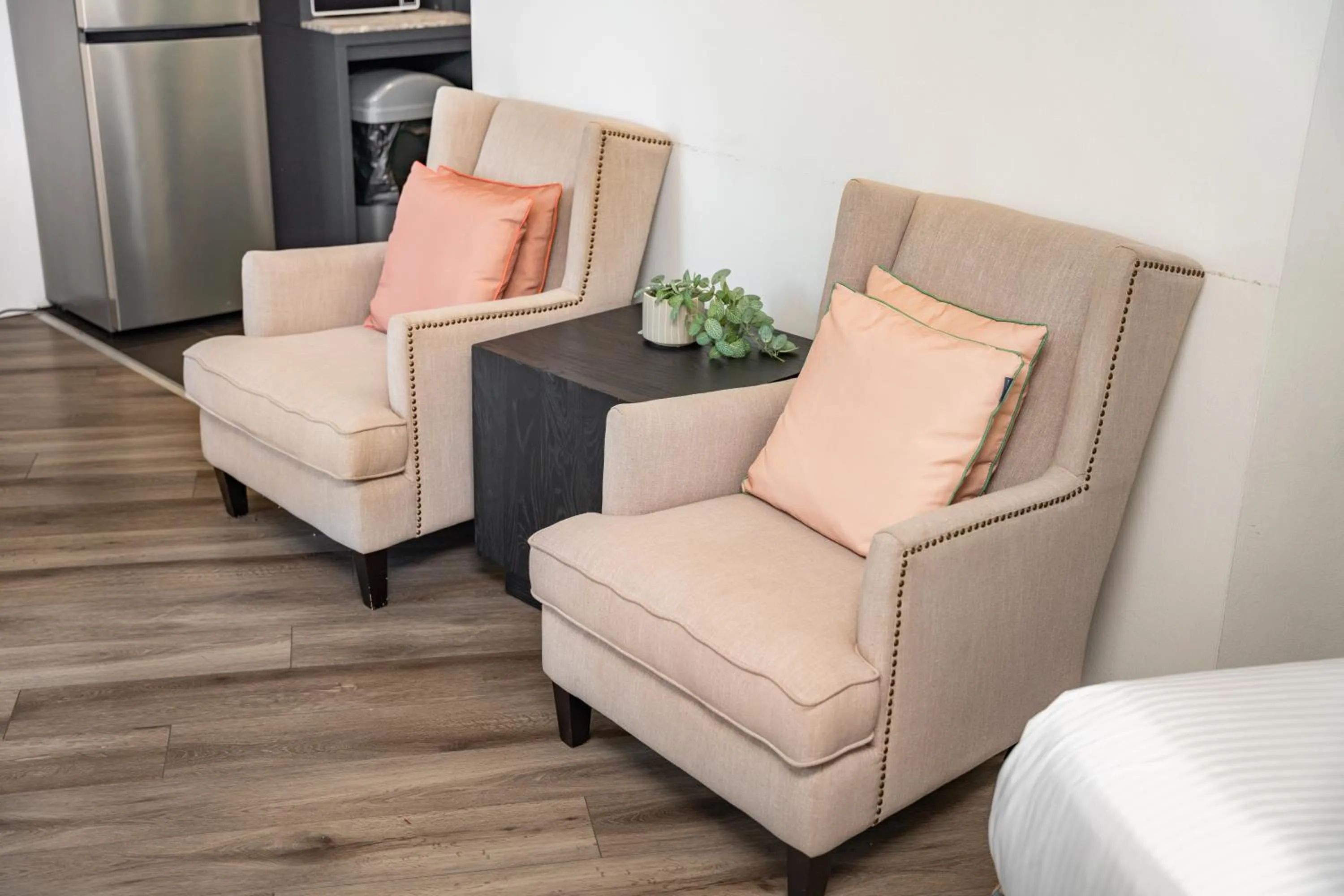 Seating area in Bankstown Motel 10