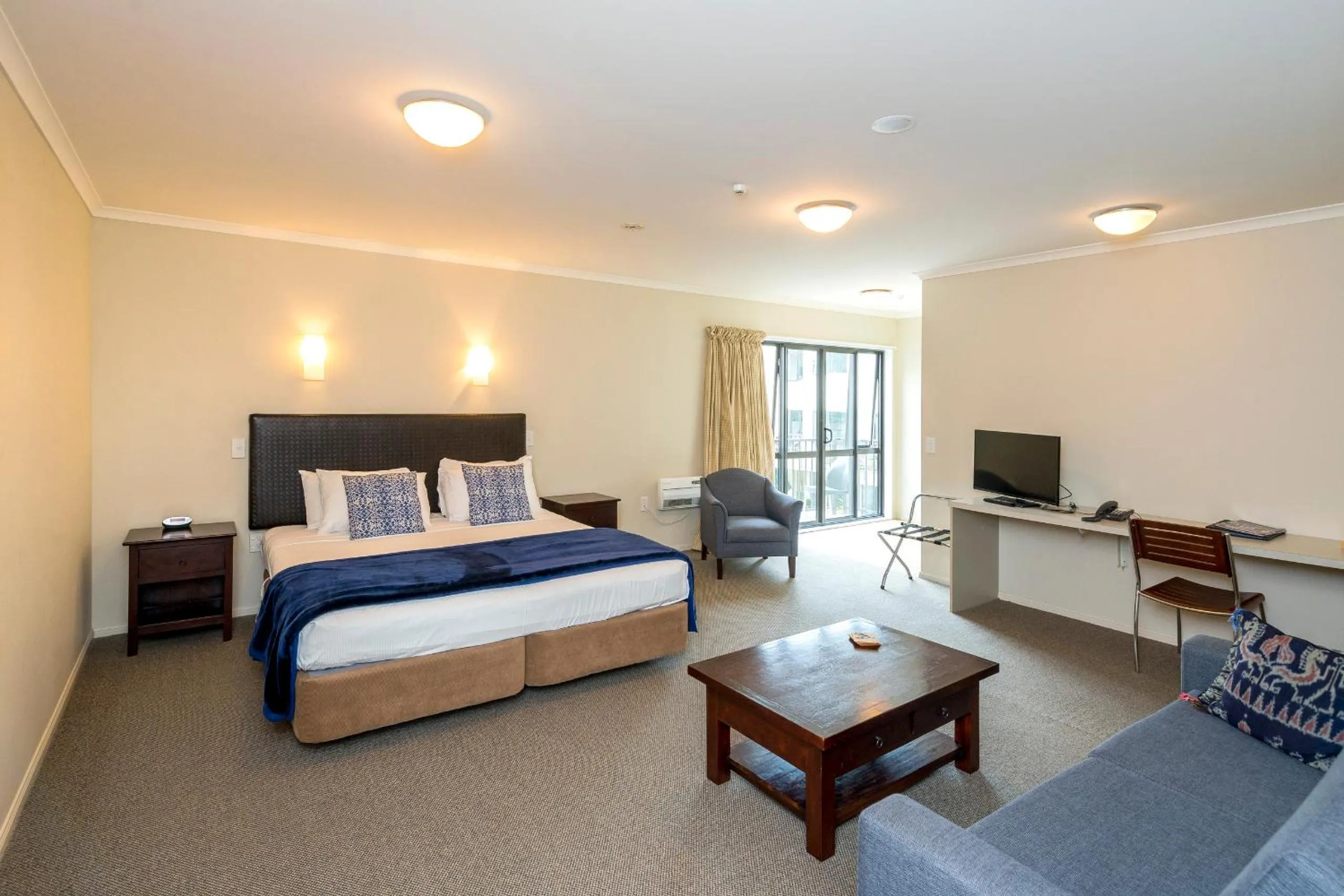 Bed in Finns Paekakariki