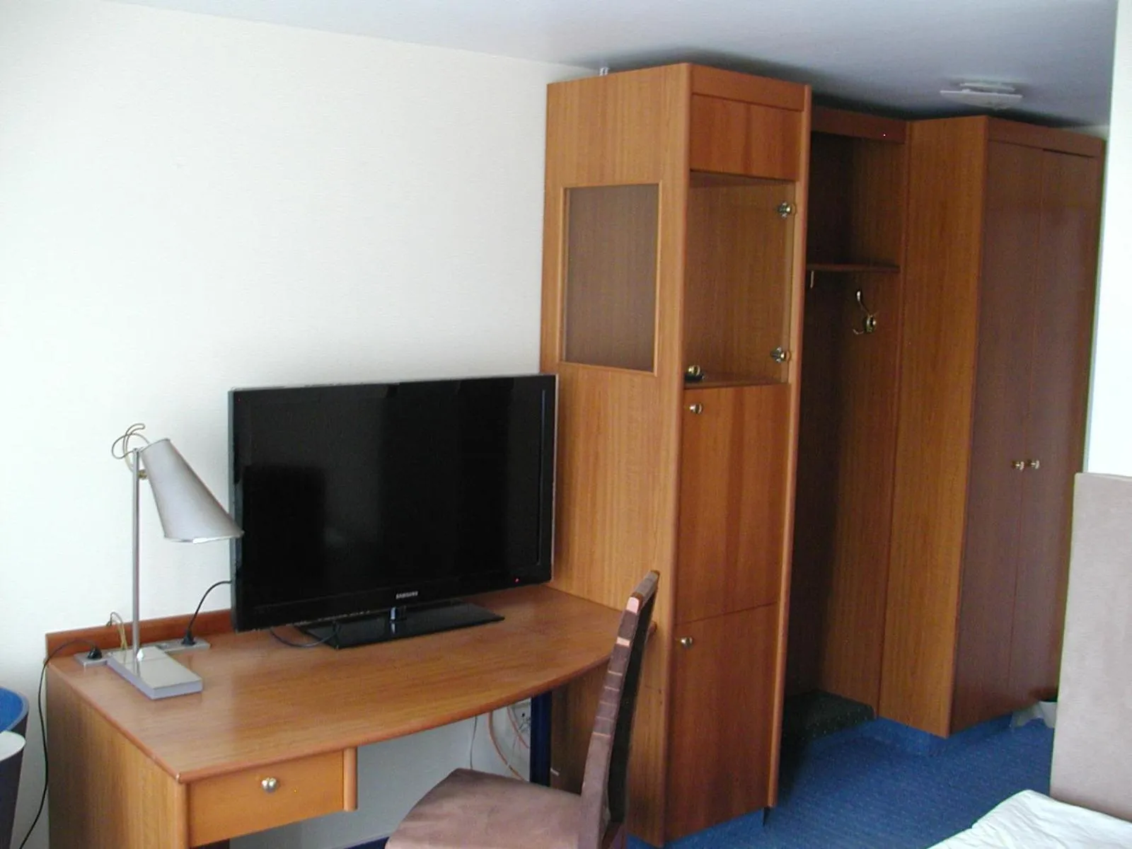 TV and multimedia in Motel Monteur