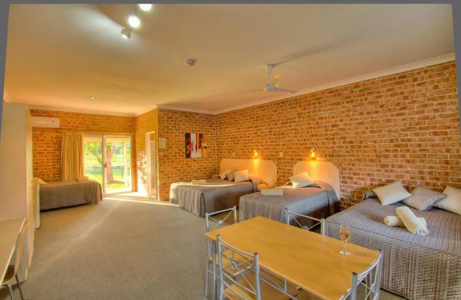 Photo of the whole room in Gloucester Country Lodge Motel