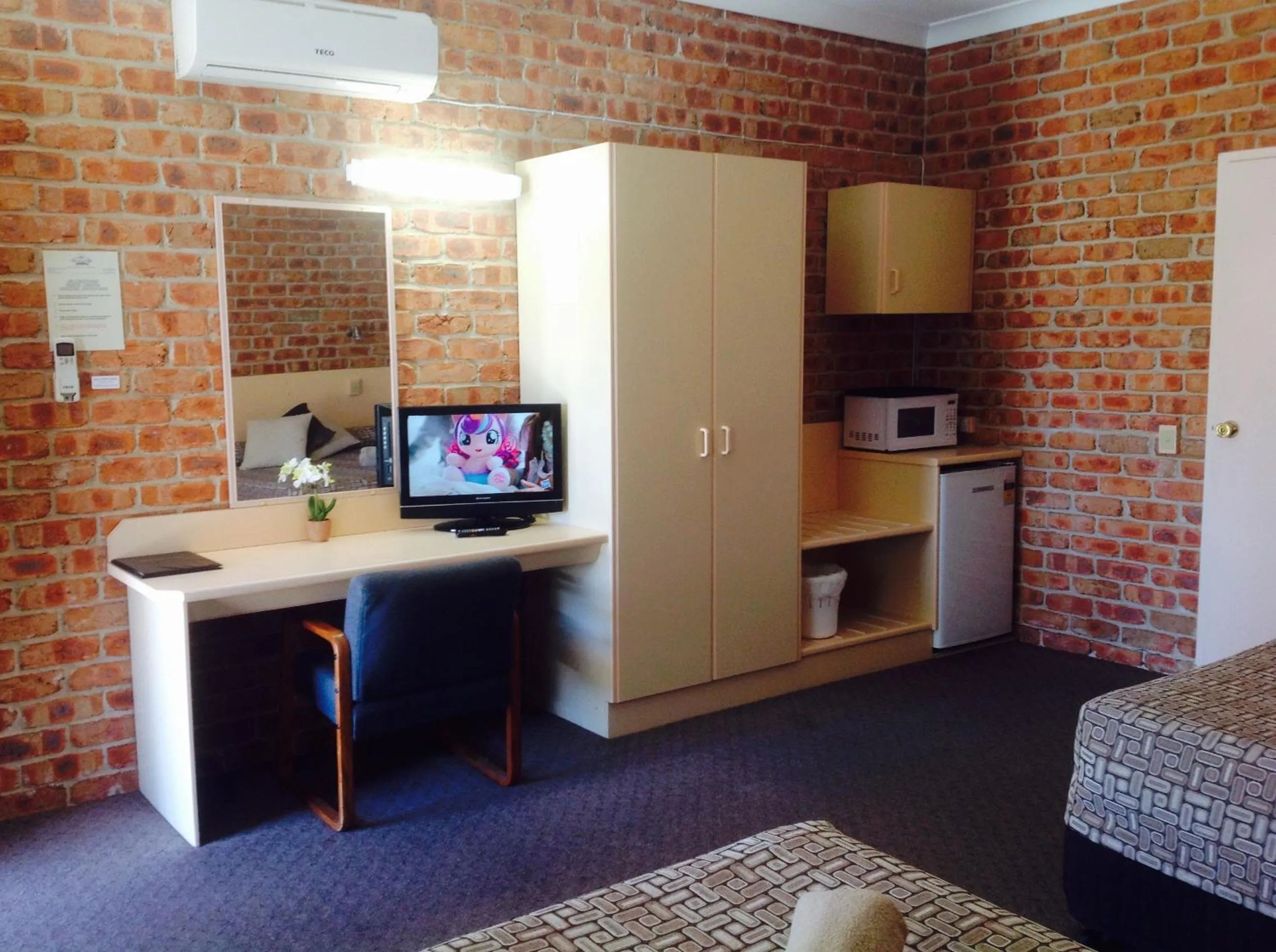 Other, TV/Entertainment Center in Gloucester Country Lodge Motel