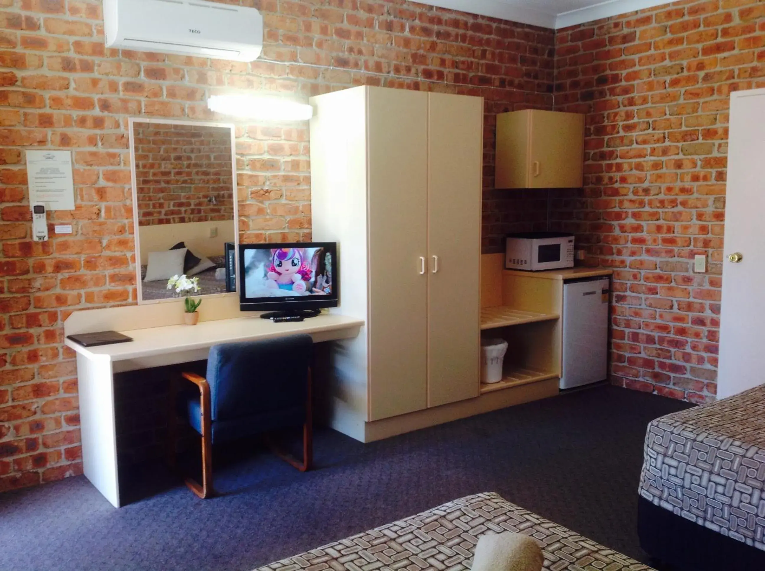 Twin Room - Disability Access in Gloucester Country Lodge Motel Twin Room - Disability Access in Gloucester Country Lodge Motel