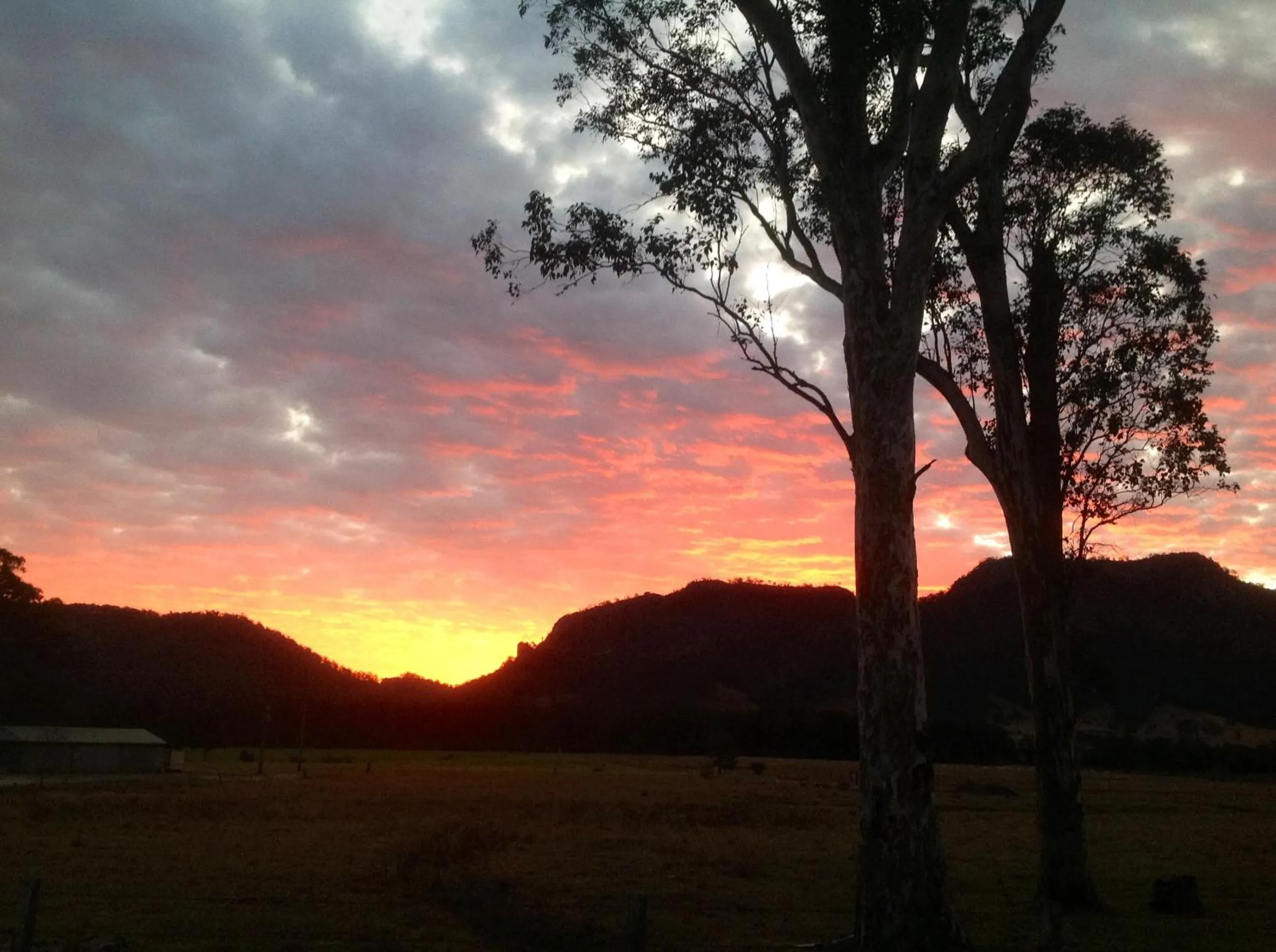Night, Sunrise/Sunset in Gloucester Country Lodge Motel