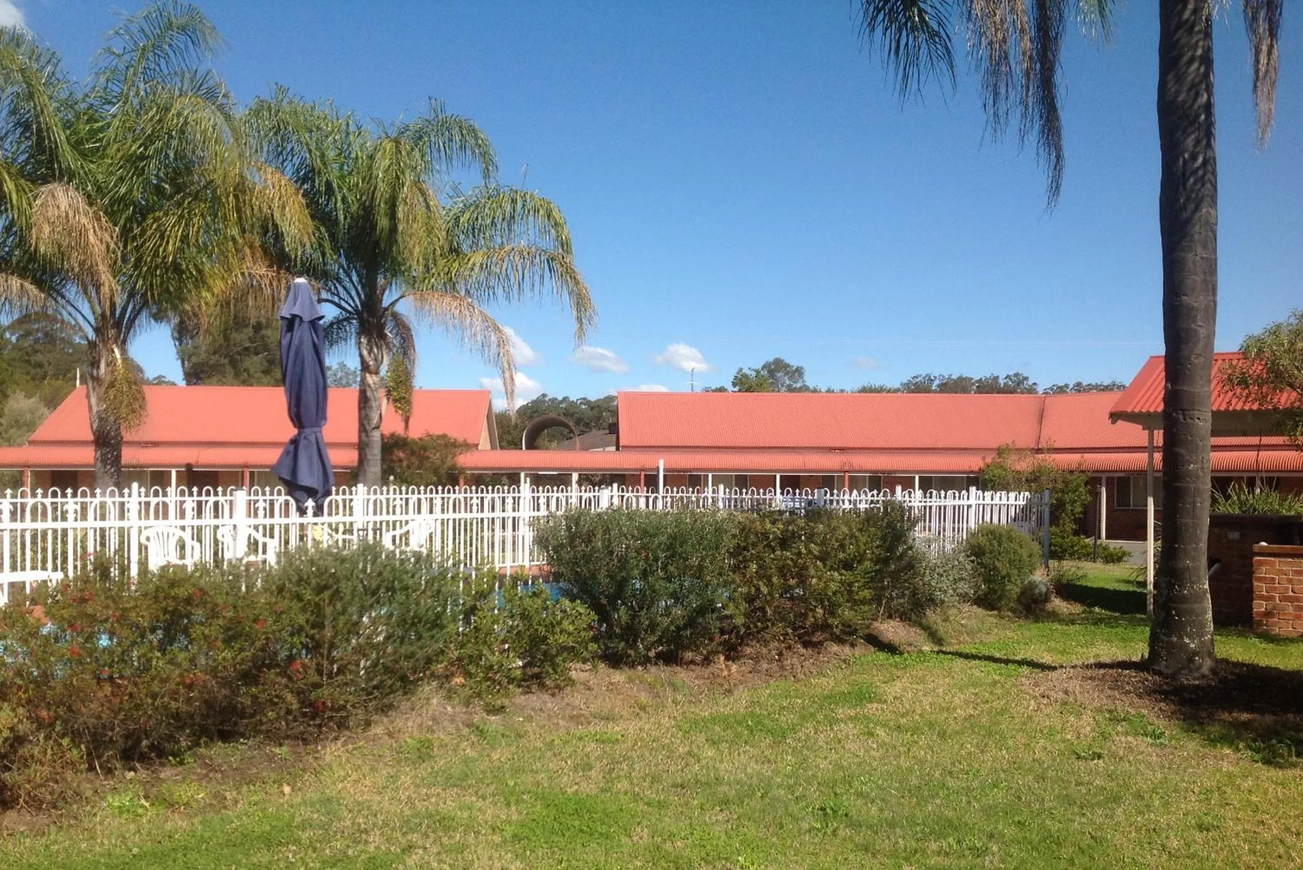 Property building in Gloucester Country Lodge Motel