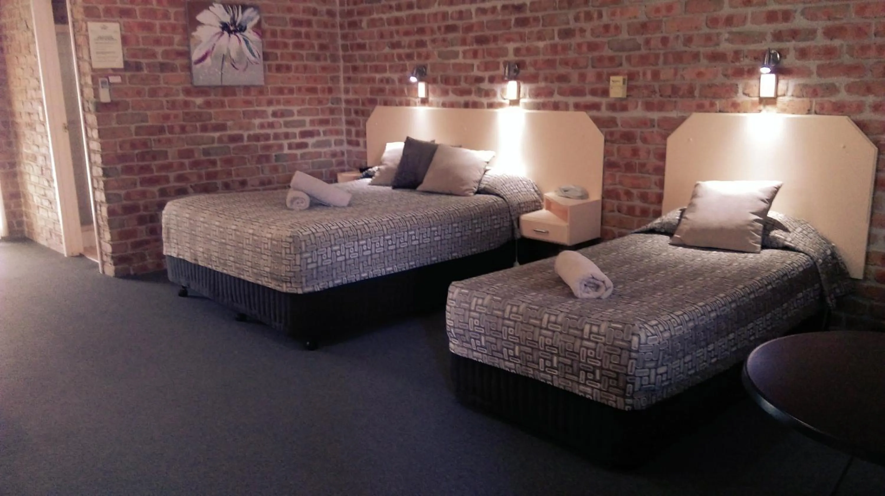 Bed, Room Photo in Gloucester Country Lodge Motel