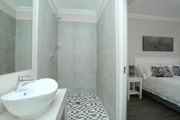 Property building, Bed in Eagle Cove