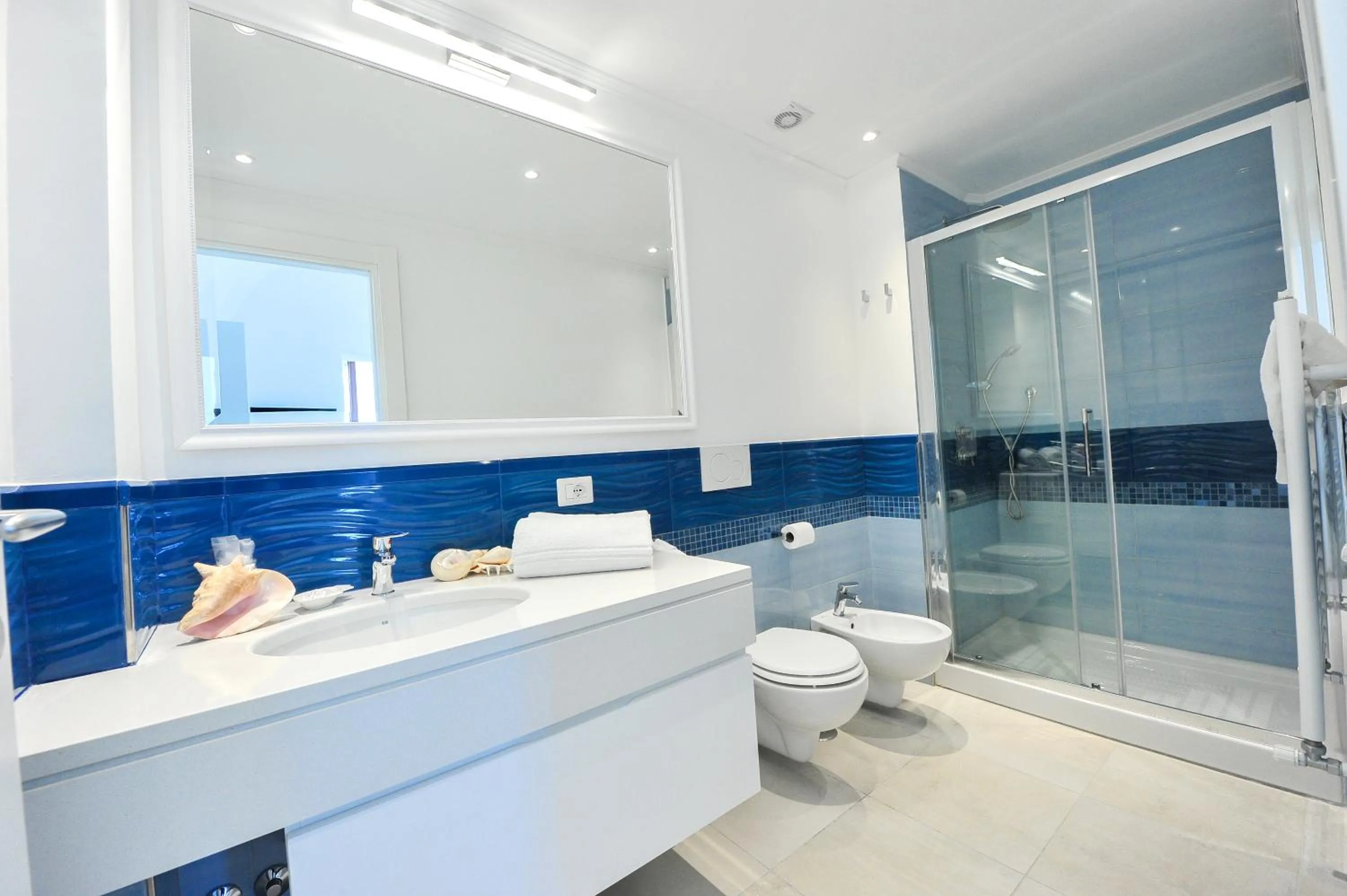 Shower in SorrentoBay