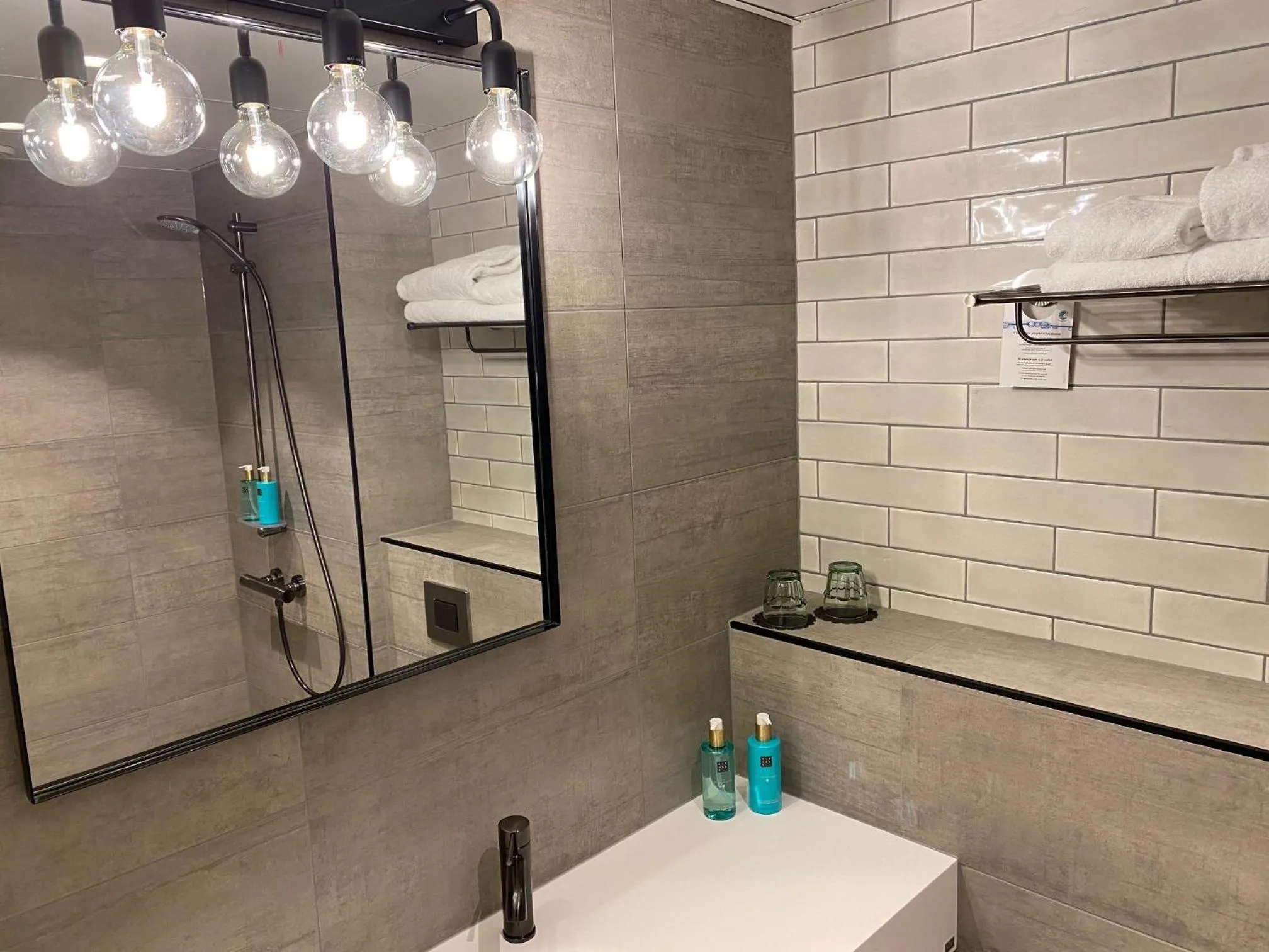 Shower in Skyline Airport Hotel