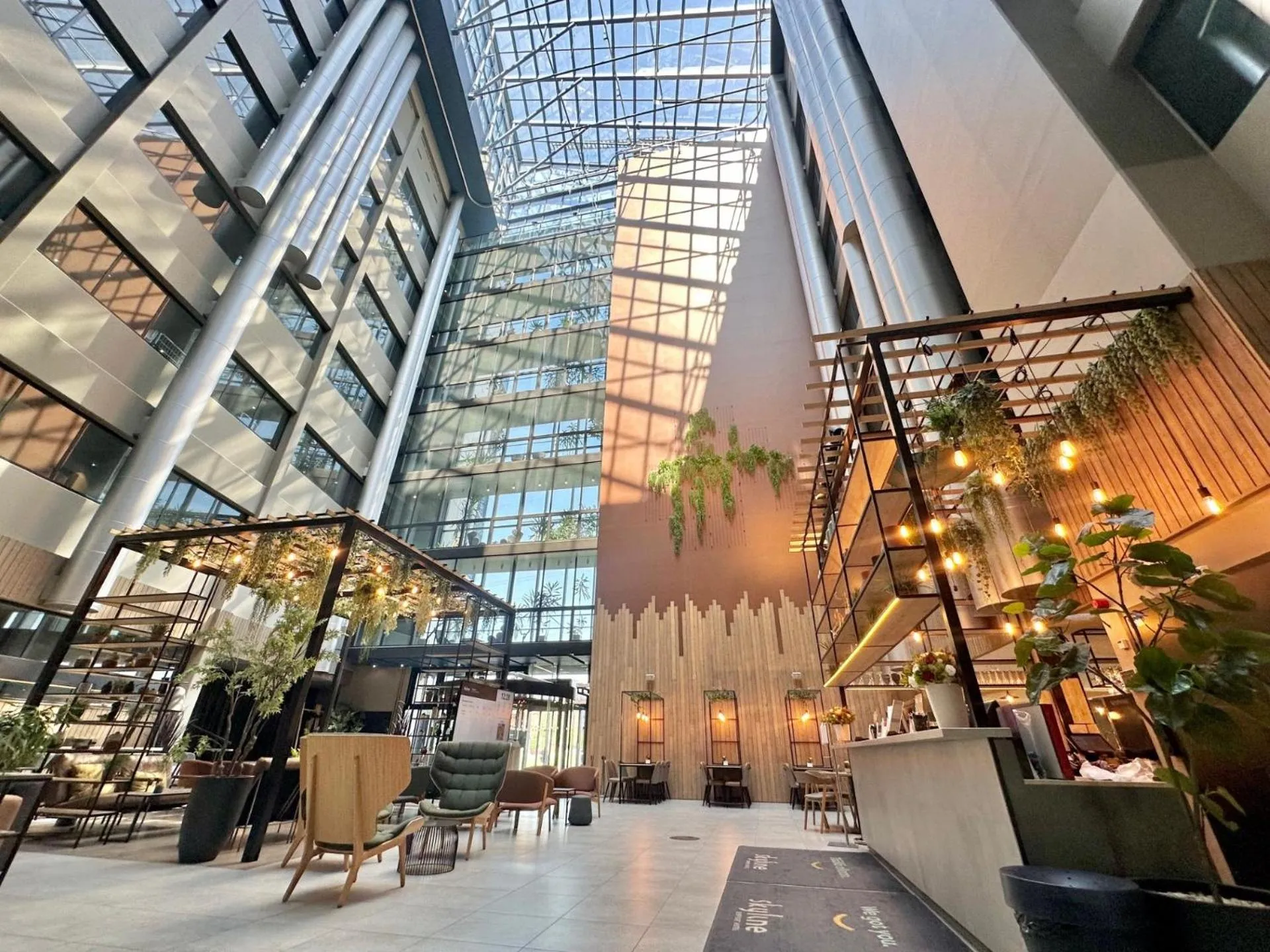 Lobby or reception in Skyline Airport Hotel