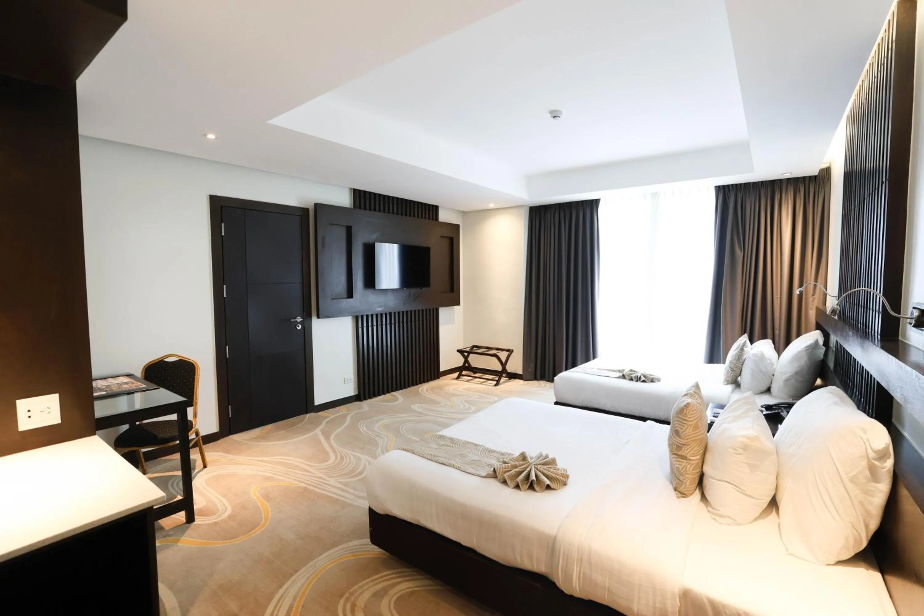 Bed in The Oriental Hotel Legazpi